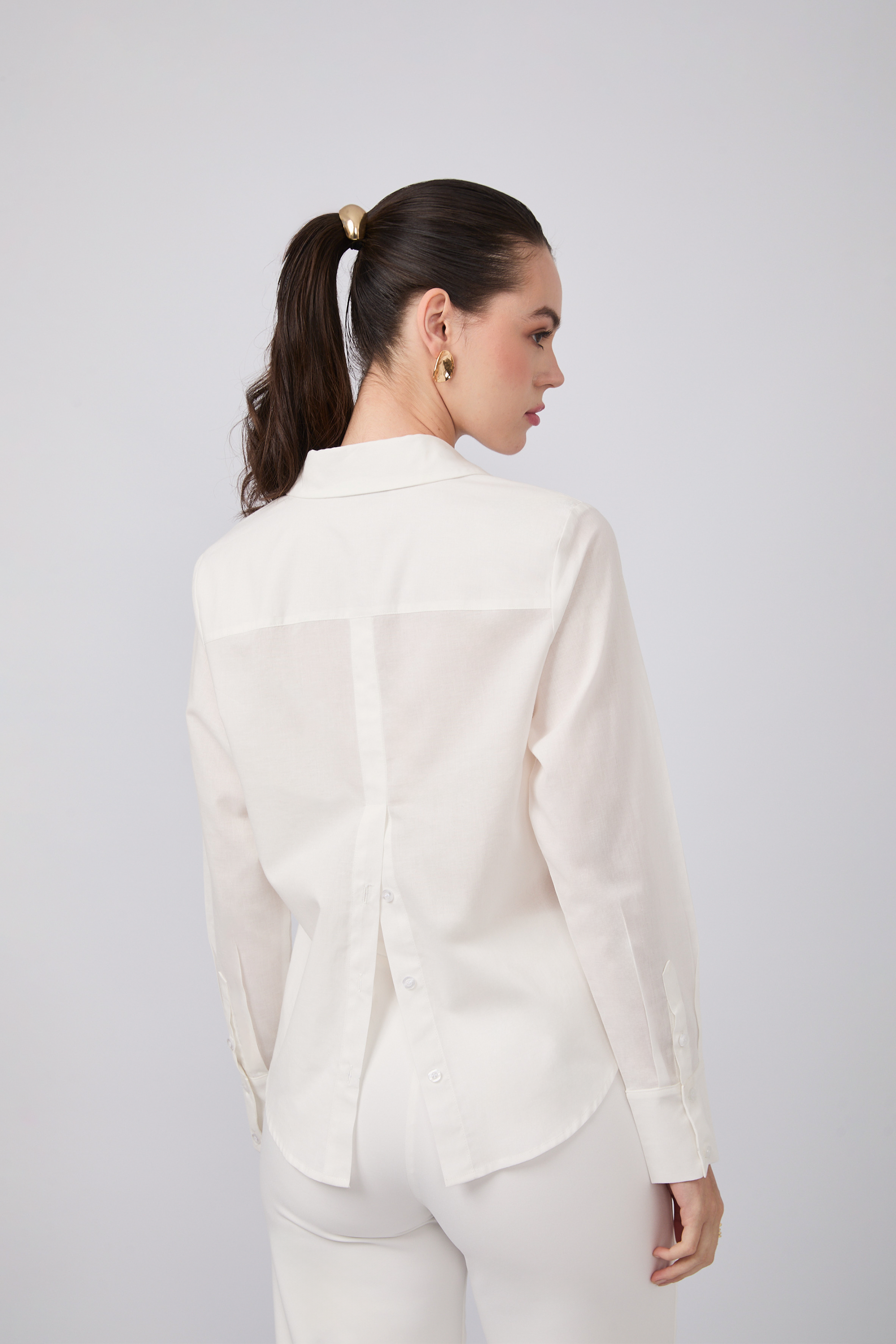 BLUSA CAMISERA CON BOTONES DELANTEROS Y POSTERIORES PERLA - BILBAO
