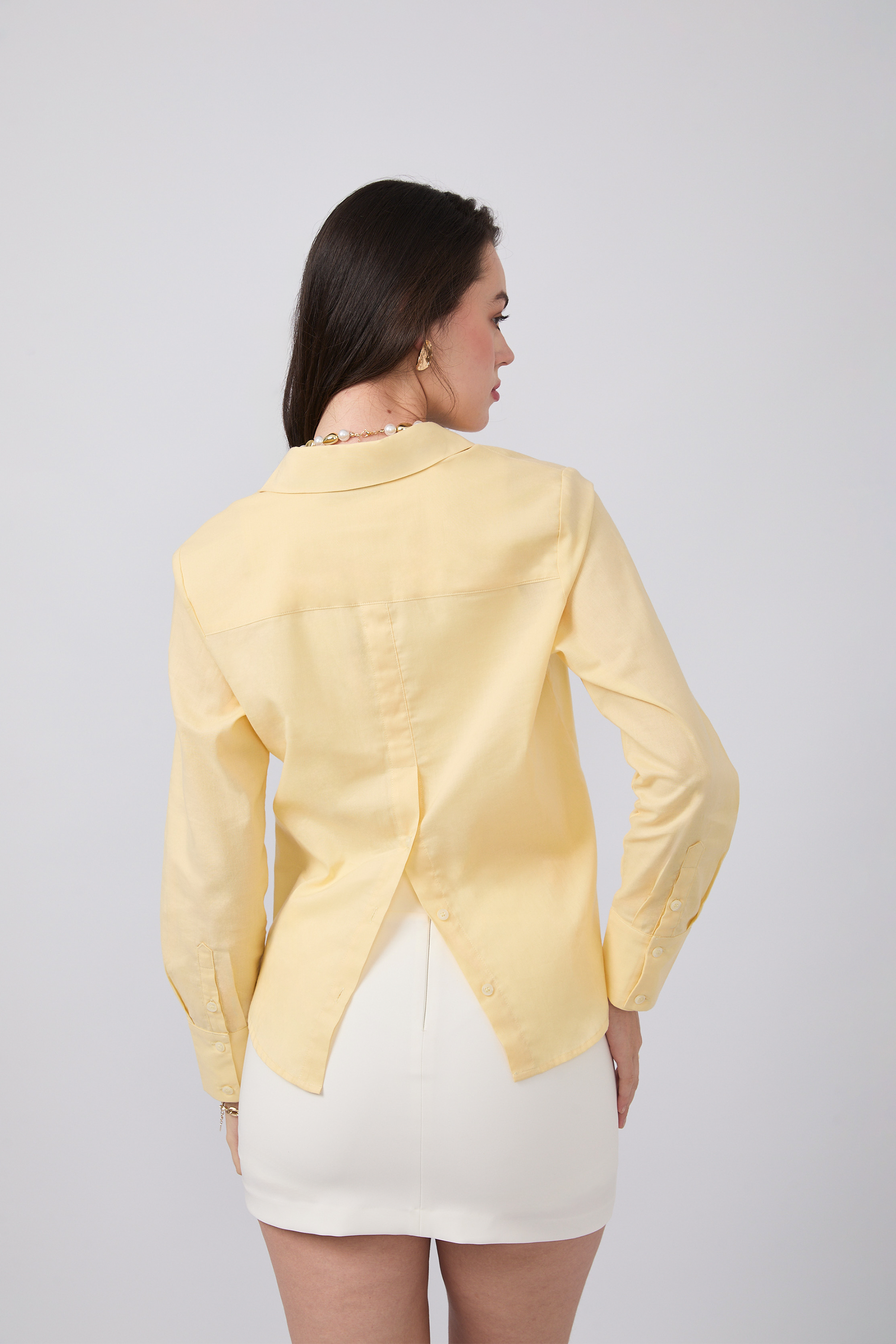 BLUSA CAMISERA CON BOTONES DELANTEROS Y POSTERIORES AMARILLO - BILBAO