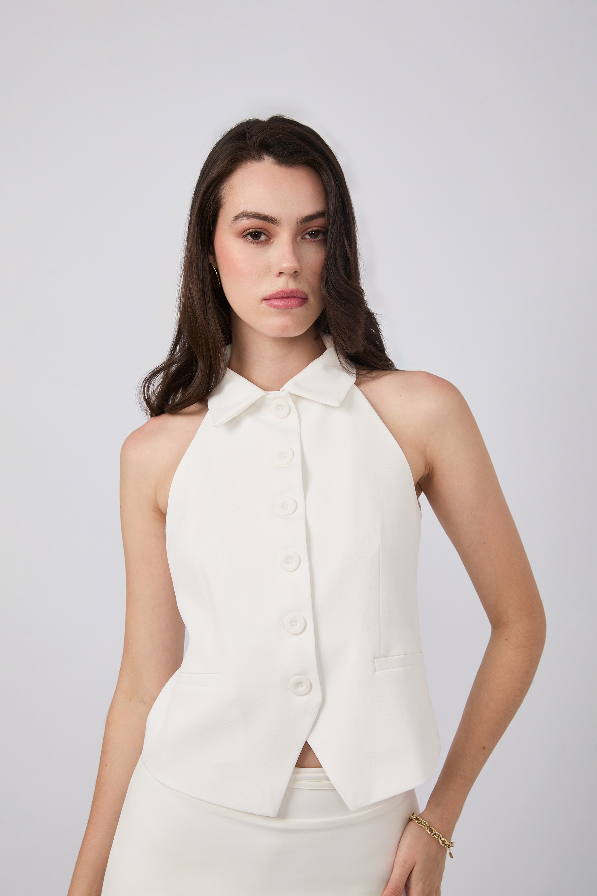 CHALECO CON CUELLO CAMISERO PERLA - HANNAH