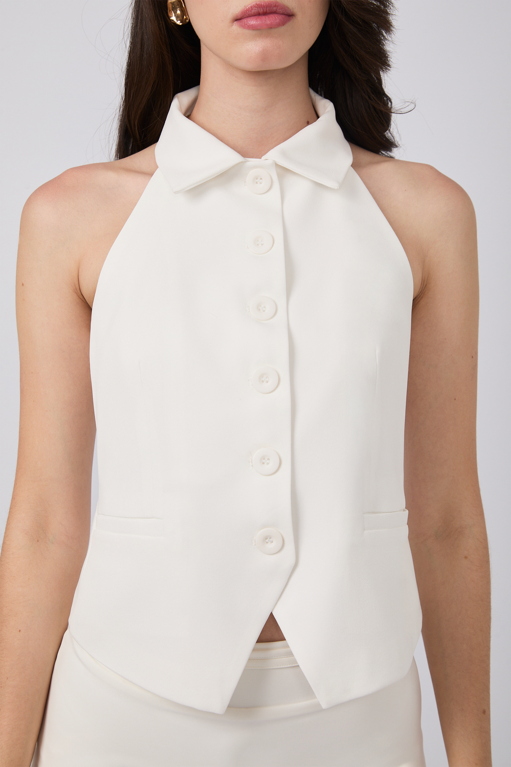 CHALECO CON CUELLO CAMISERO PERLA - HANNAH