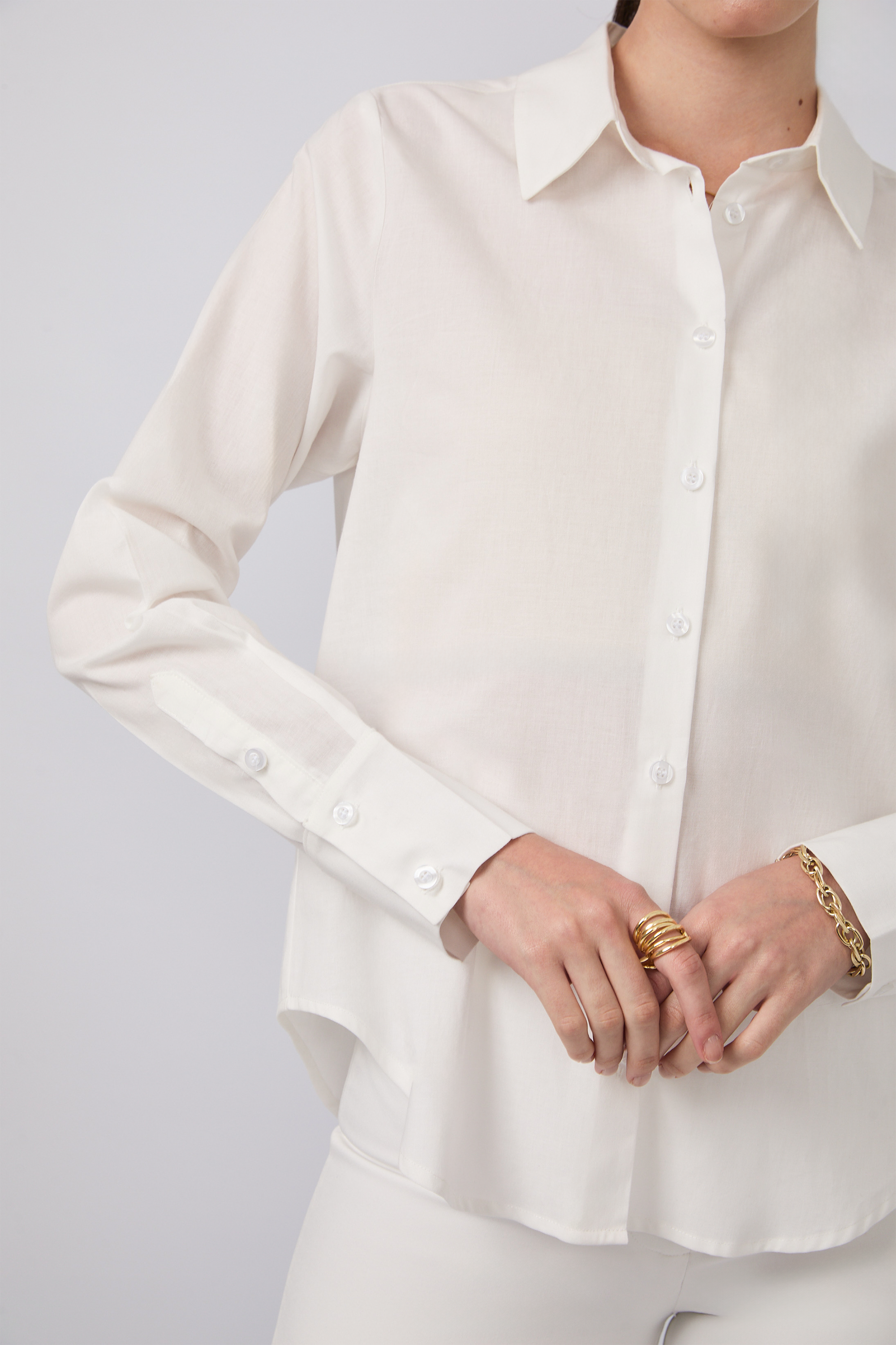 BLUSA CAMISERA CON BOTONES DELANTEROS Y POSTERIORES PERLA - BILBAO