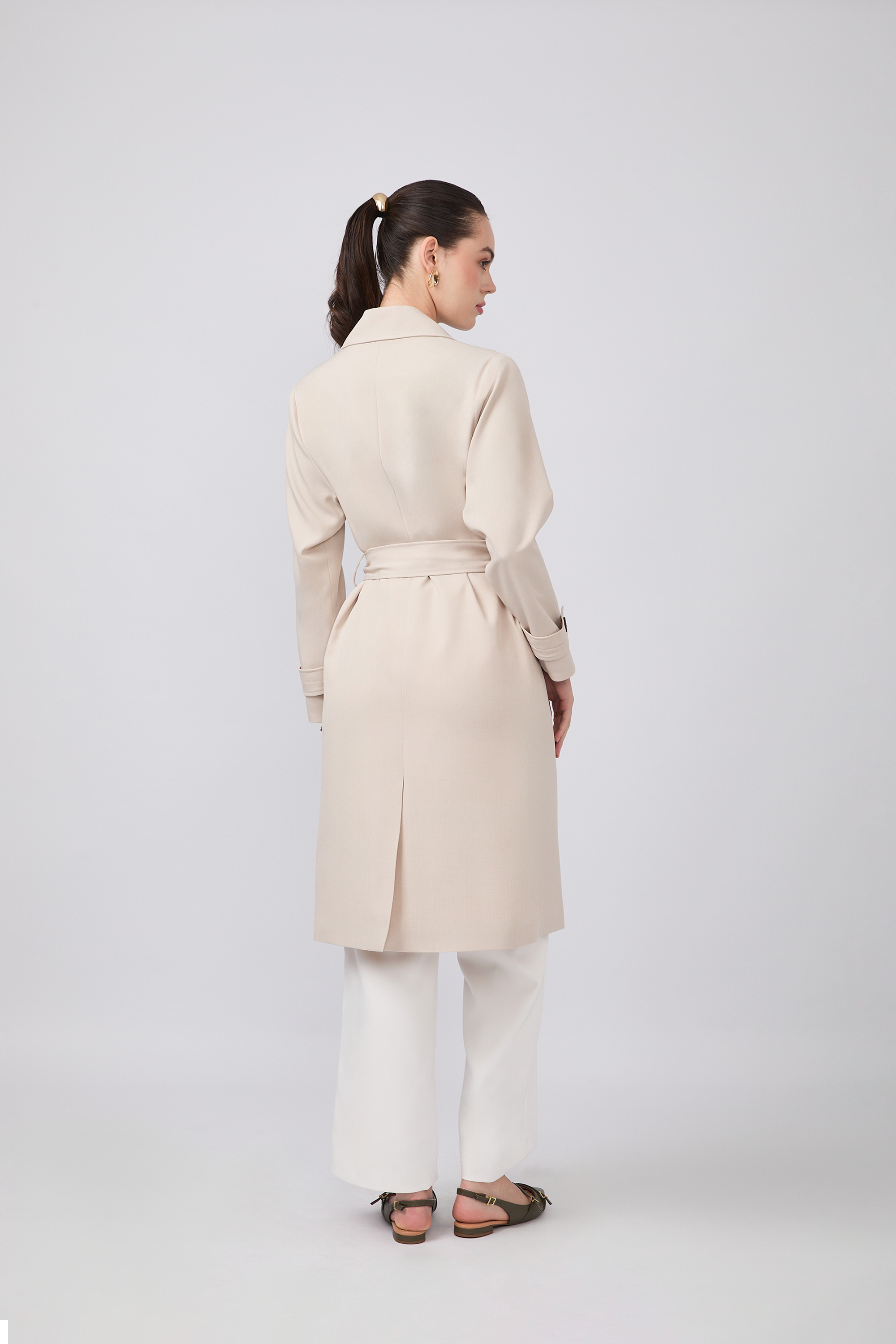 Gabardina larga con abertura y bolsillos funcionales Beige - Becca