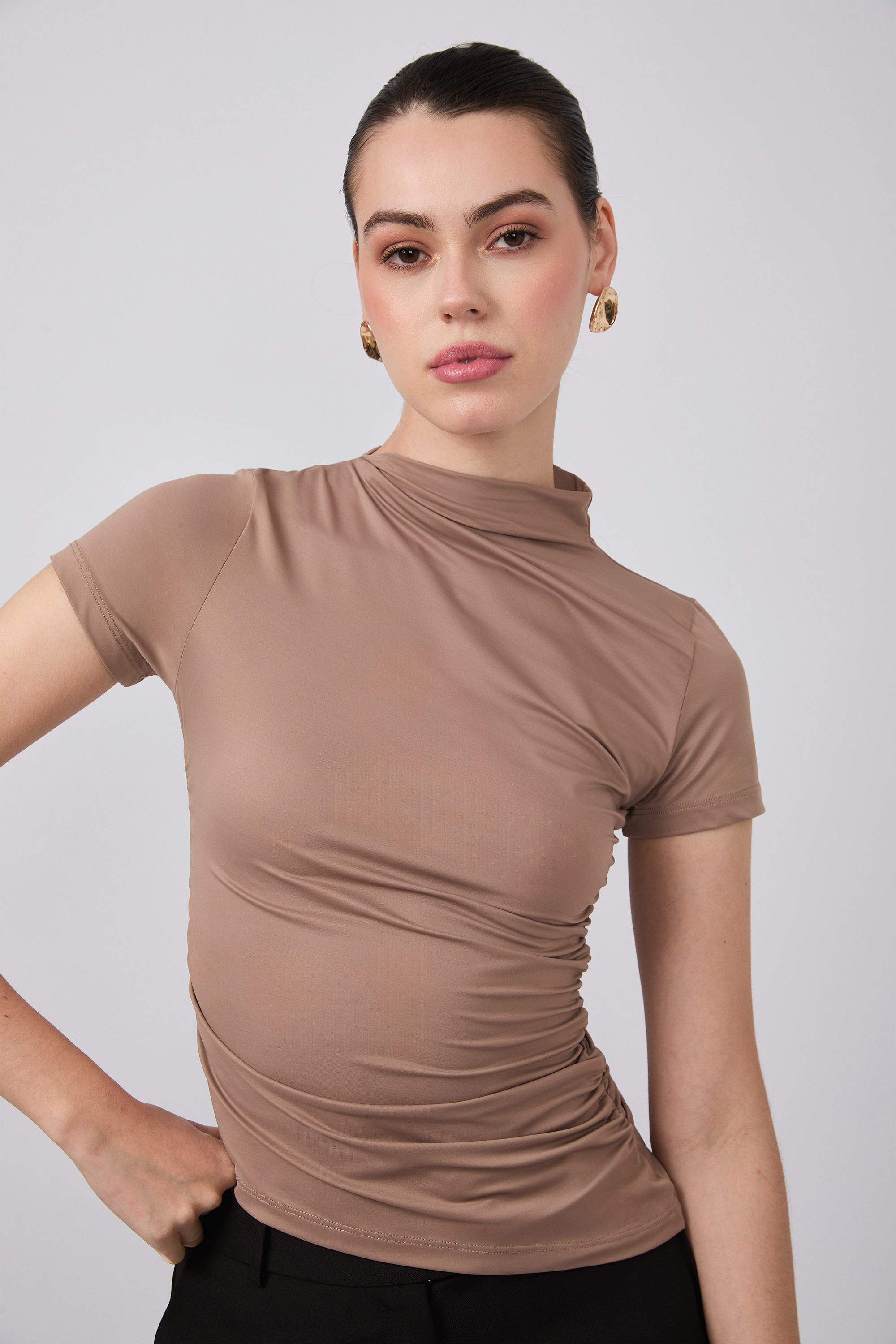 POLO ASIMÉTRICO MANGA CORTA DRAPEADO TOPO - ASIA