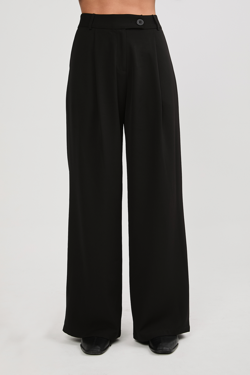 Paris semi-palazzo pants with pleats and pockets, Black.