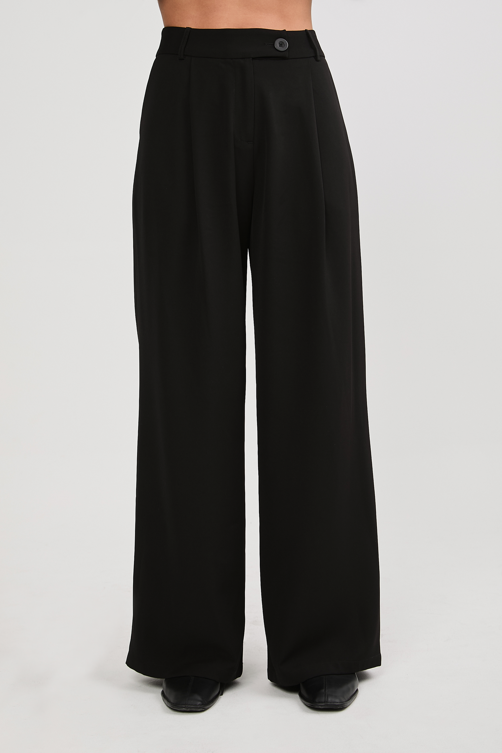 Paris semi-palazzo pants with pleats and pockets, Black.