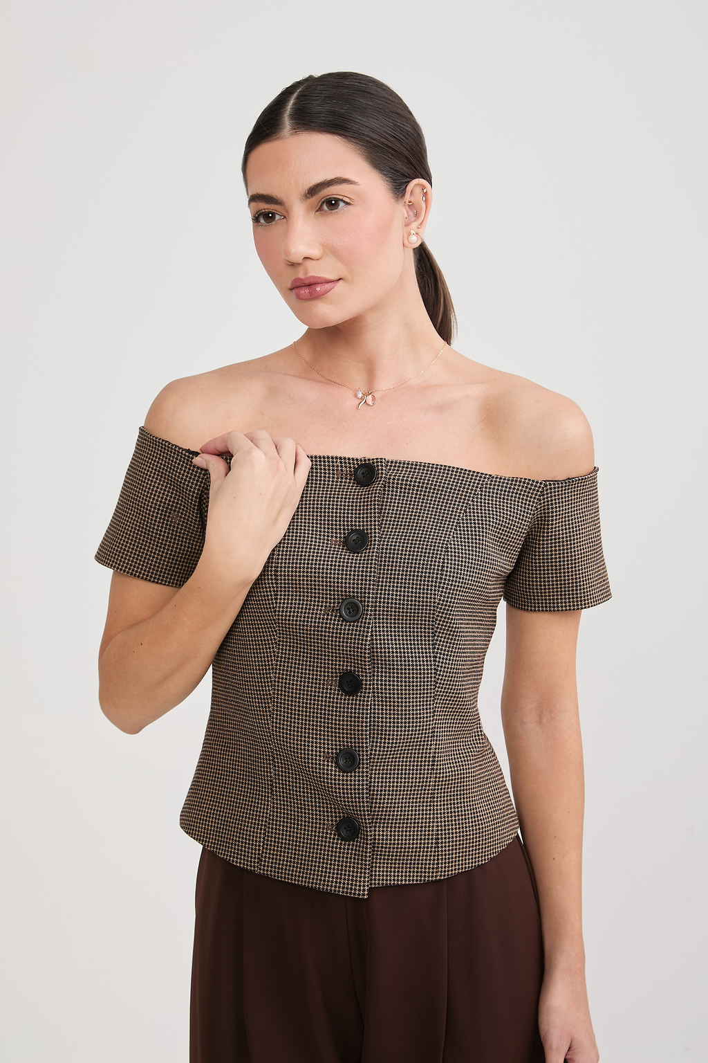 CHALECO OFF SHOULDER ENTALLADO PRINT BEIGE Y NEGRO - NANCY