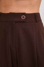 Pantalón semi palazo con pinzas y bolsillos MARRÓN - Paris