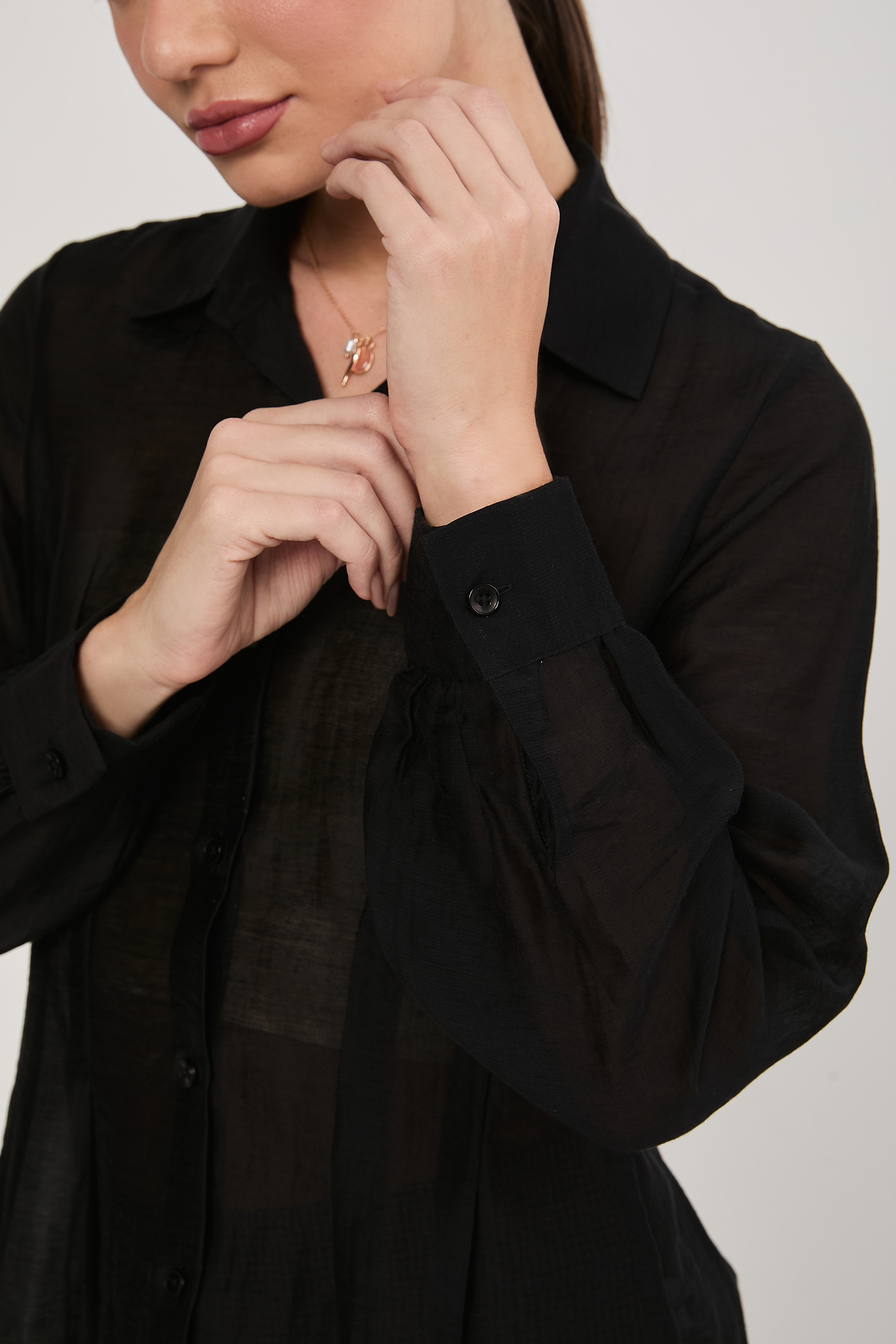 BLUSA CAMISERA MANGA CON PINZAS NEGRO - ARABELLA [PRE-VENTA]