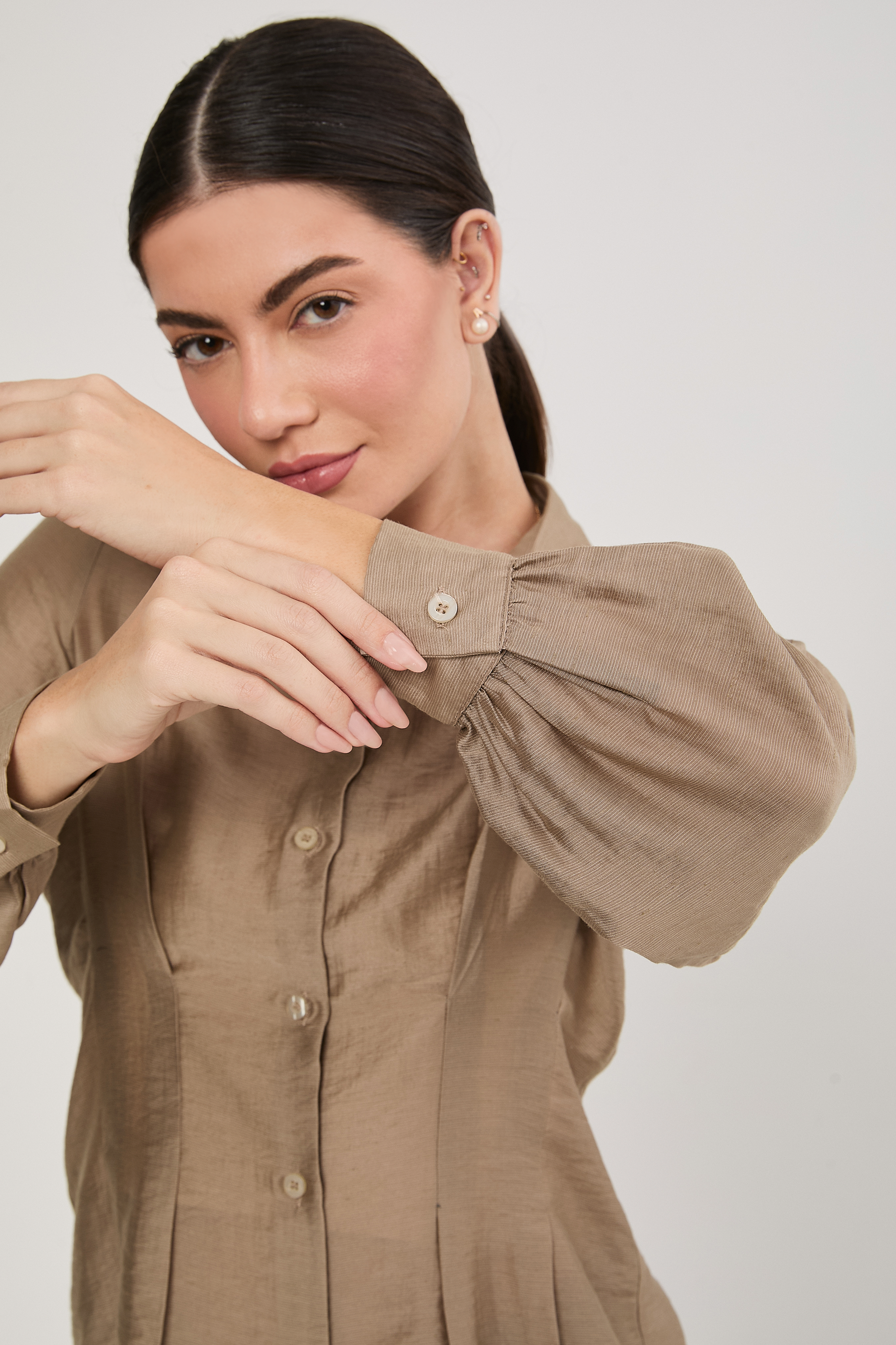 BLUSA CAMISERA MANGA CON PINZAS TOPO - ARABELLA [PRE-VENTA]