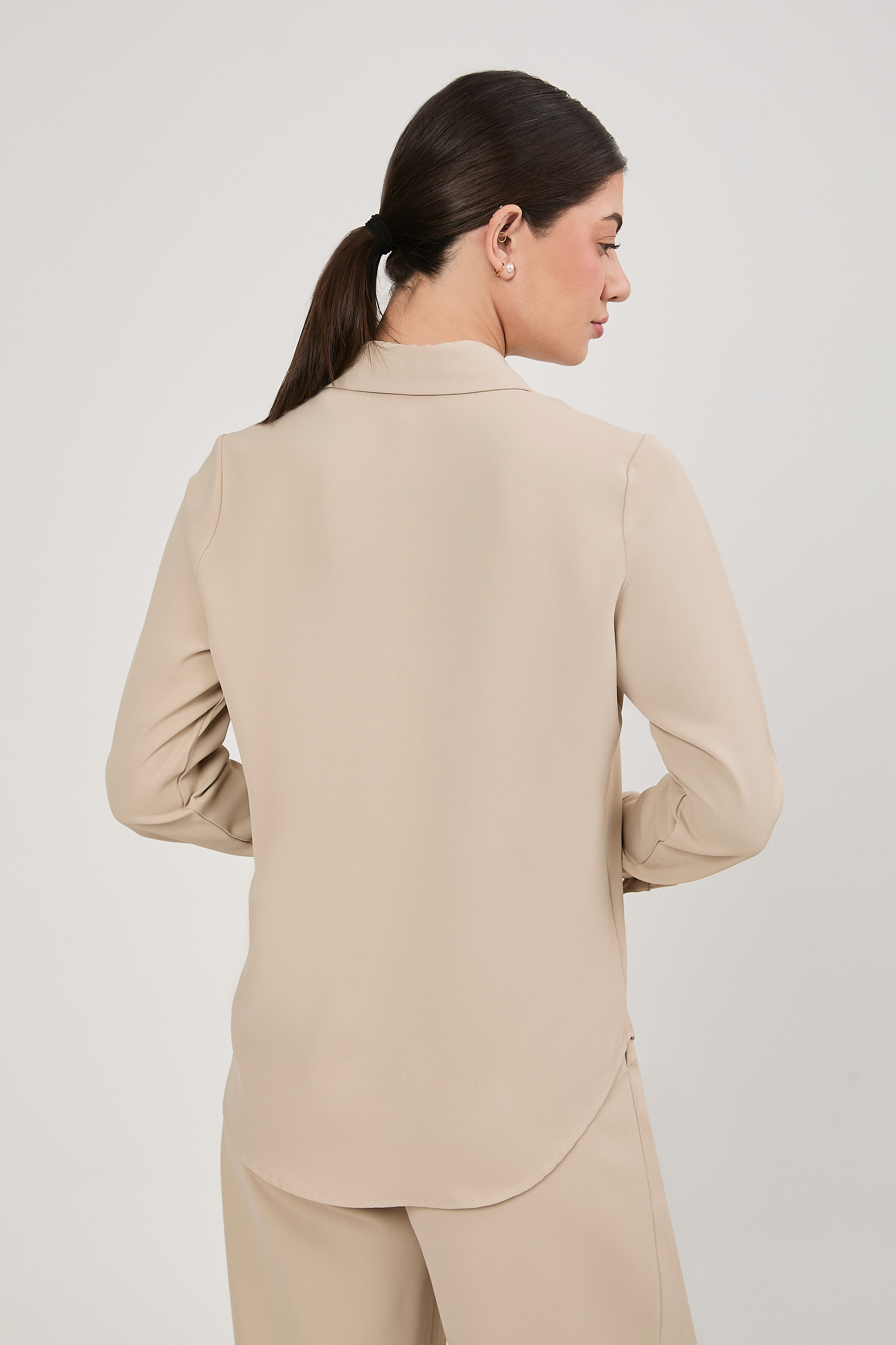 BLUSA MANGA LARGA CUELLO CAMISERO BEIGE - PARIS