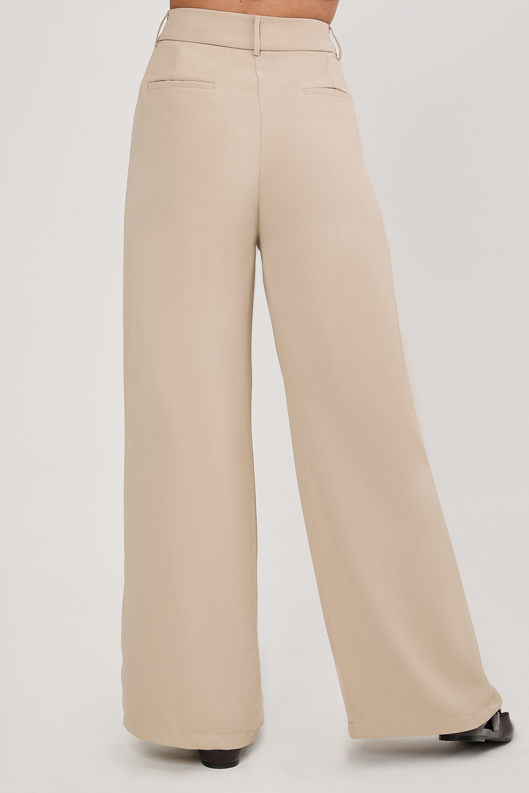 Pantalón semi palazo con pinzas y bolsillos BEIGE - Paris