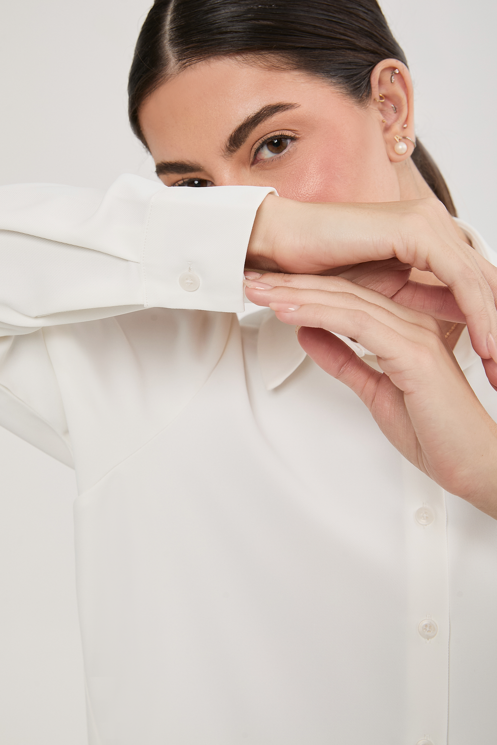 BLUSA MANGA LARGA CUELLO CAMISERO PERLA - PARIS