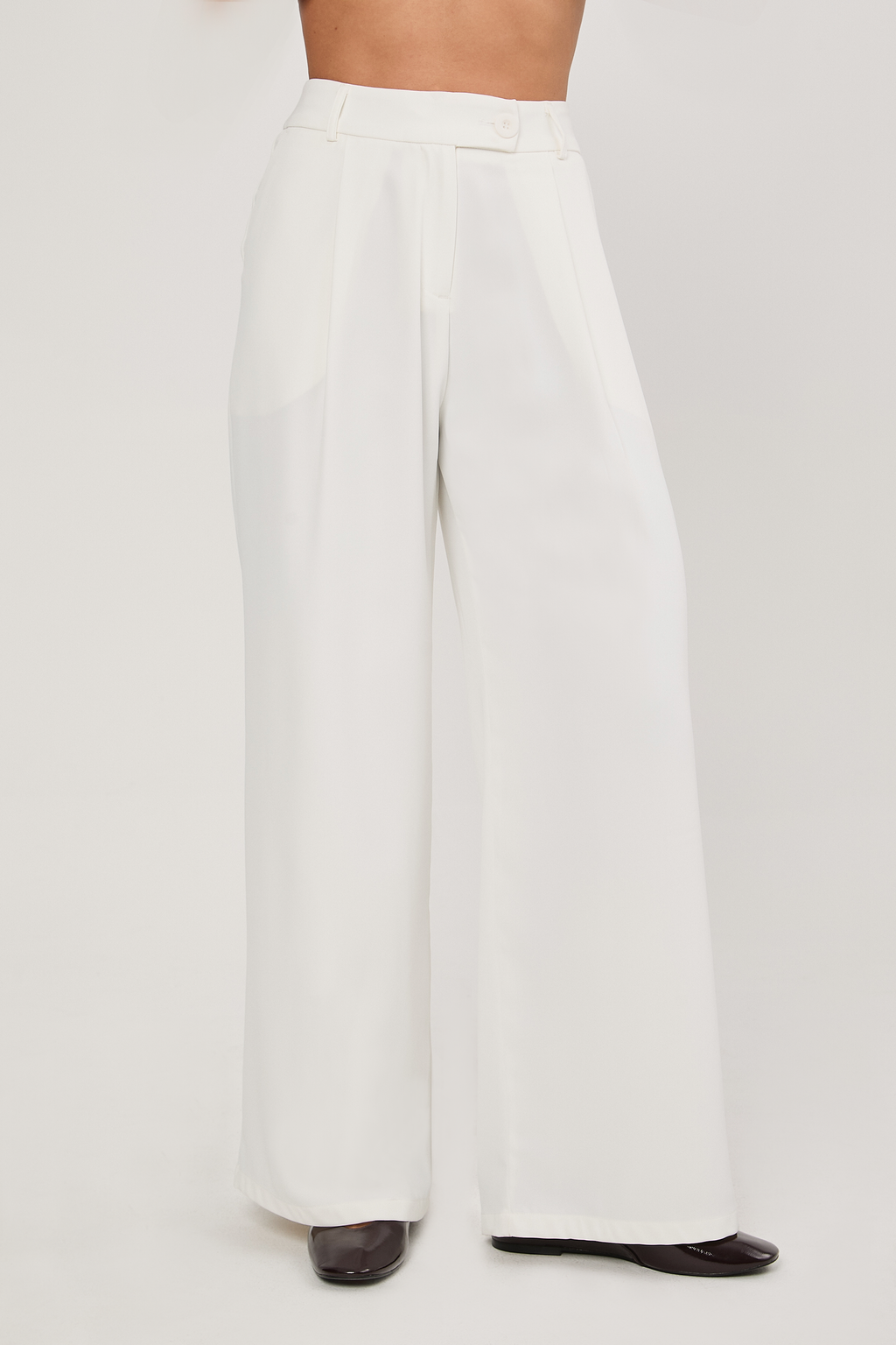 Pantalón semi palazo con pinzas y bolsillos Perla- Paris