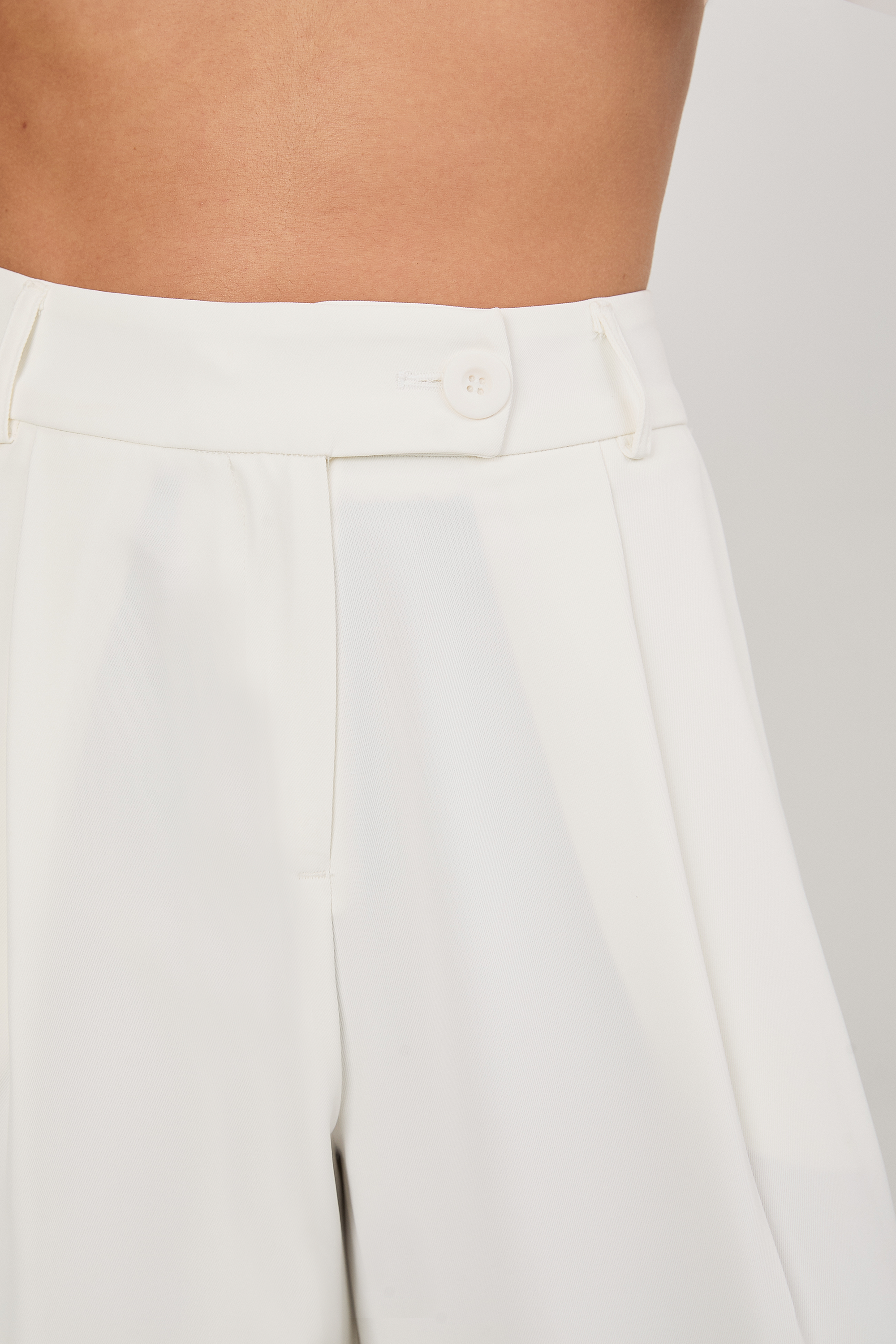 Pantalón semi palazo con pinzas y bolsillos Perla- Paris