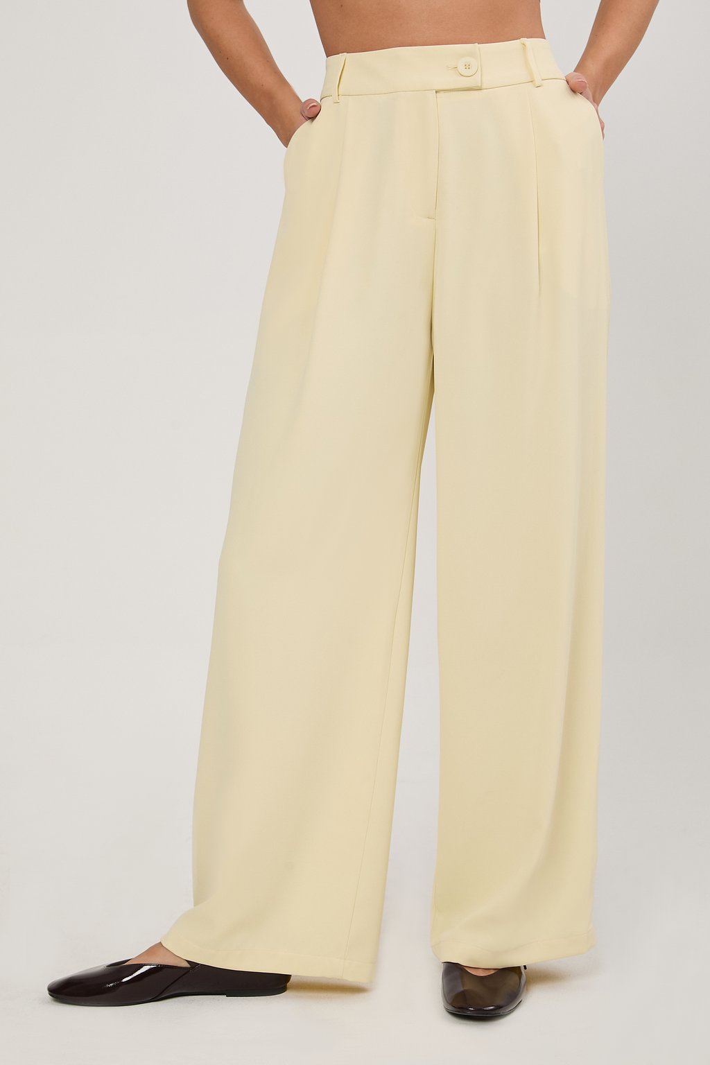 Pantalón semi palazo con pinzas y bolsillos AMARILLO - Paris