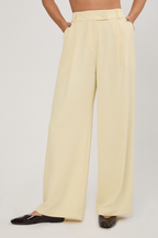 Pantalón semi palazo con pinzas y bolsillos AMARILLO - Paris