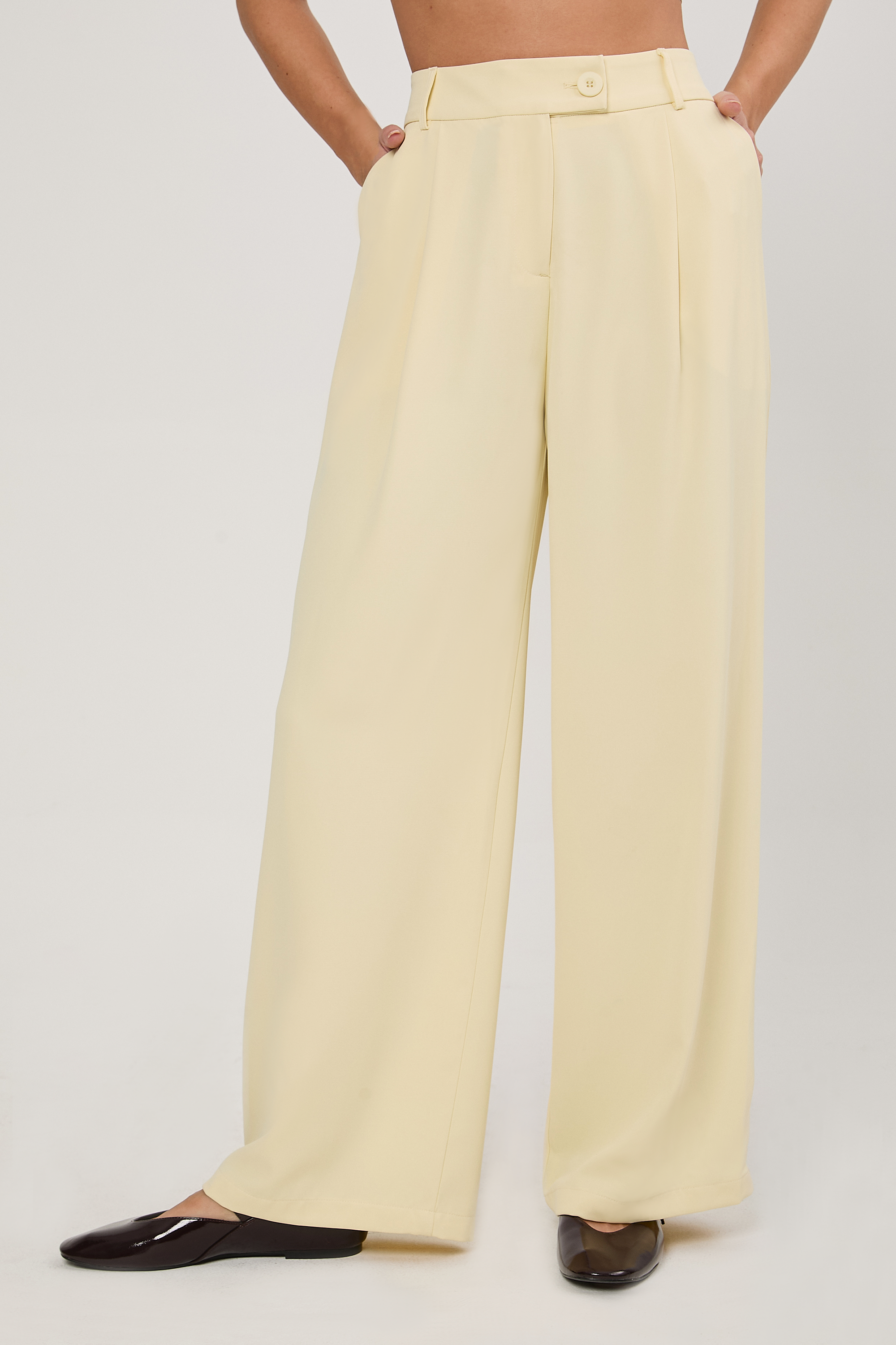 Pantalón semi palazo con pinzas y bolsillos AMARILLO - Paris