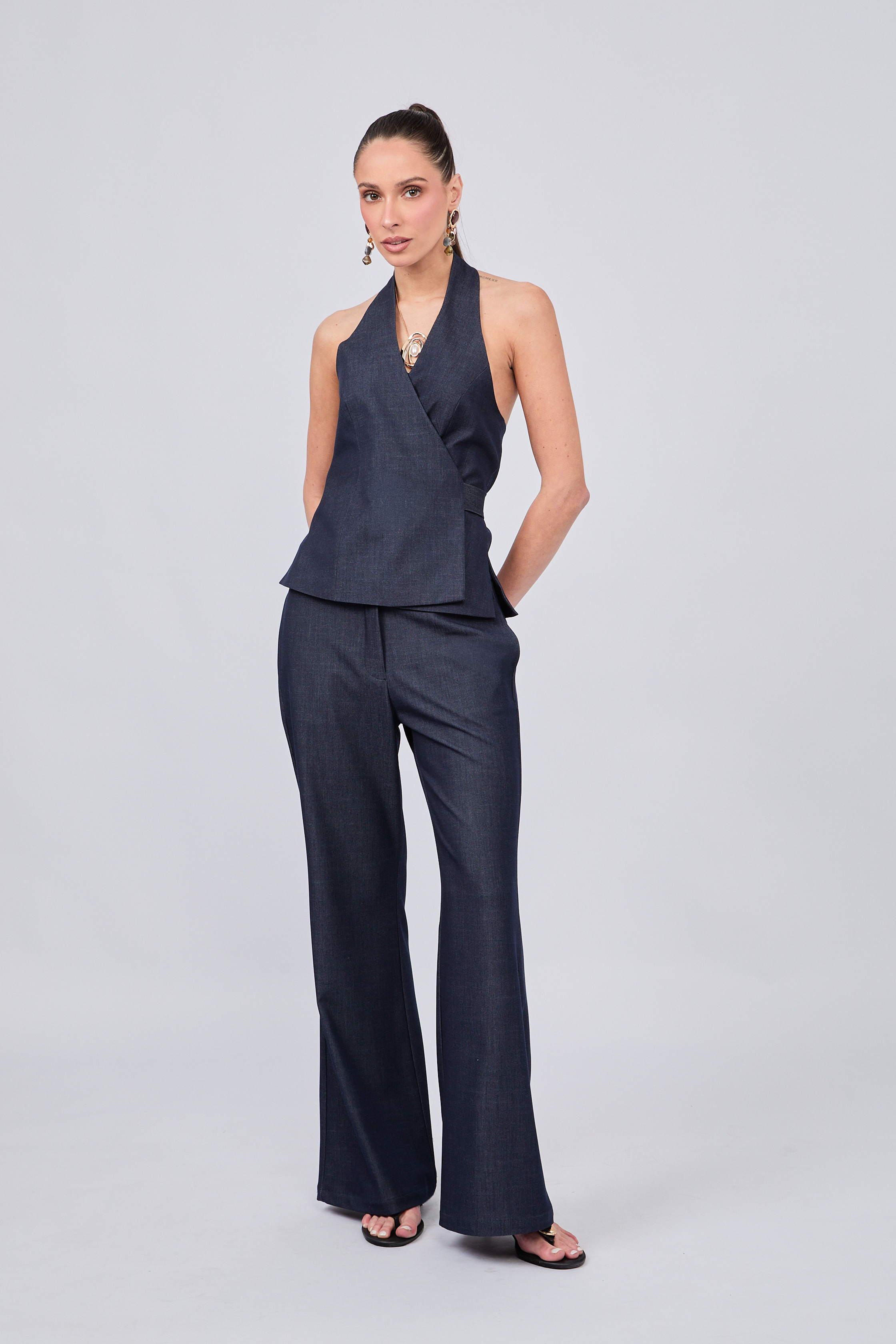 CHALECO ESCOTE EN V CON REGULADOR NATURAL - MISHKY