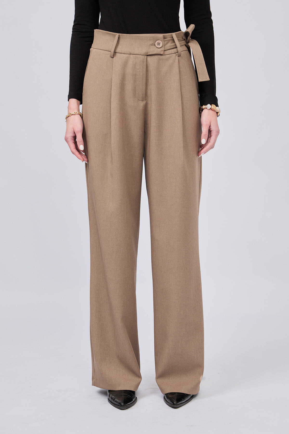 PANTALON SASTRERO DE PRETINA CRUZADA CON TIRANTES TOPO - ALFIL