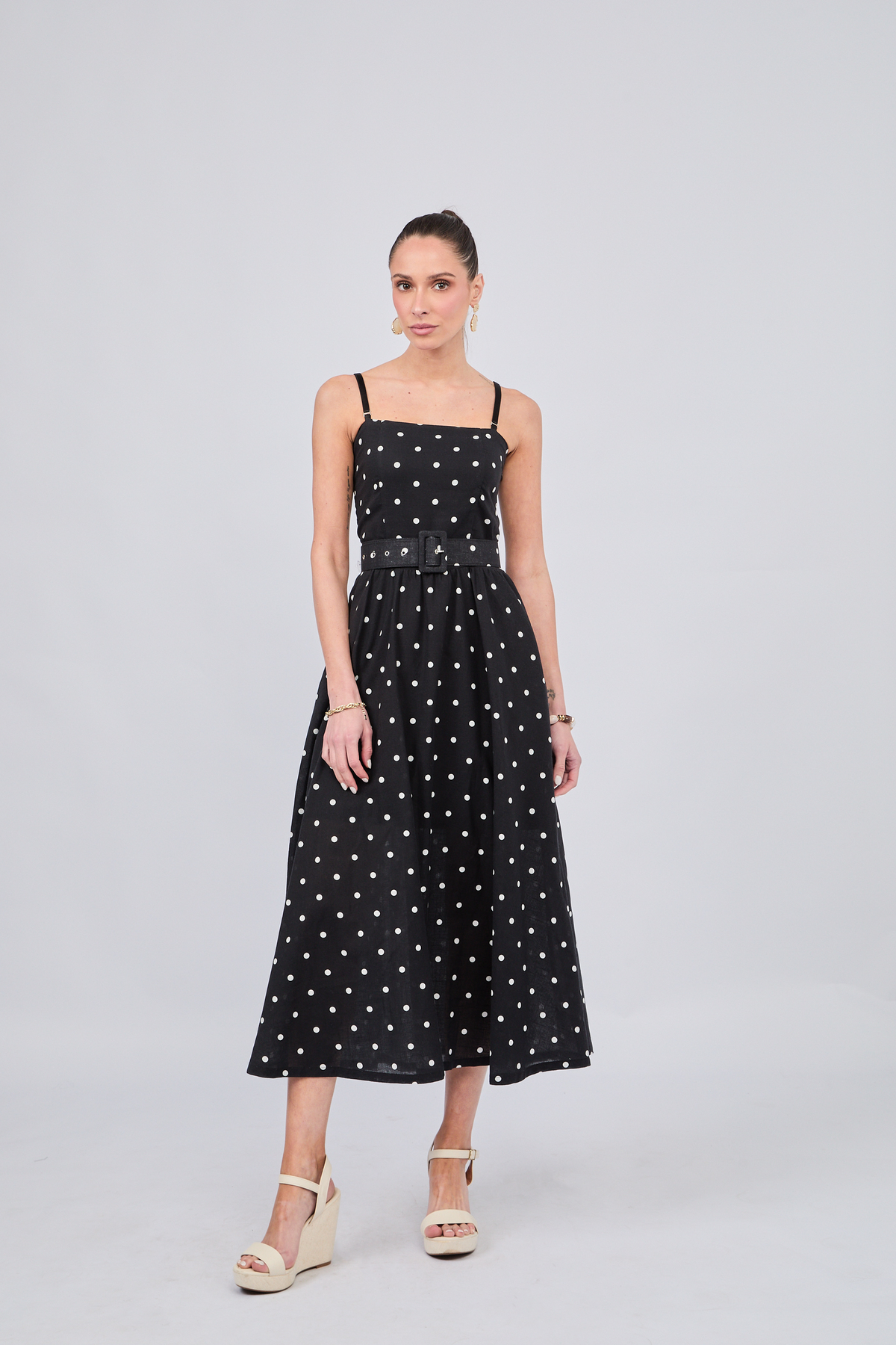 VESTIDO CON CORREA Y TIRAS REMOVIBLES CON BOLSILLOS NEGRO PUNTOS PERLA  - CAISSA