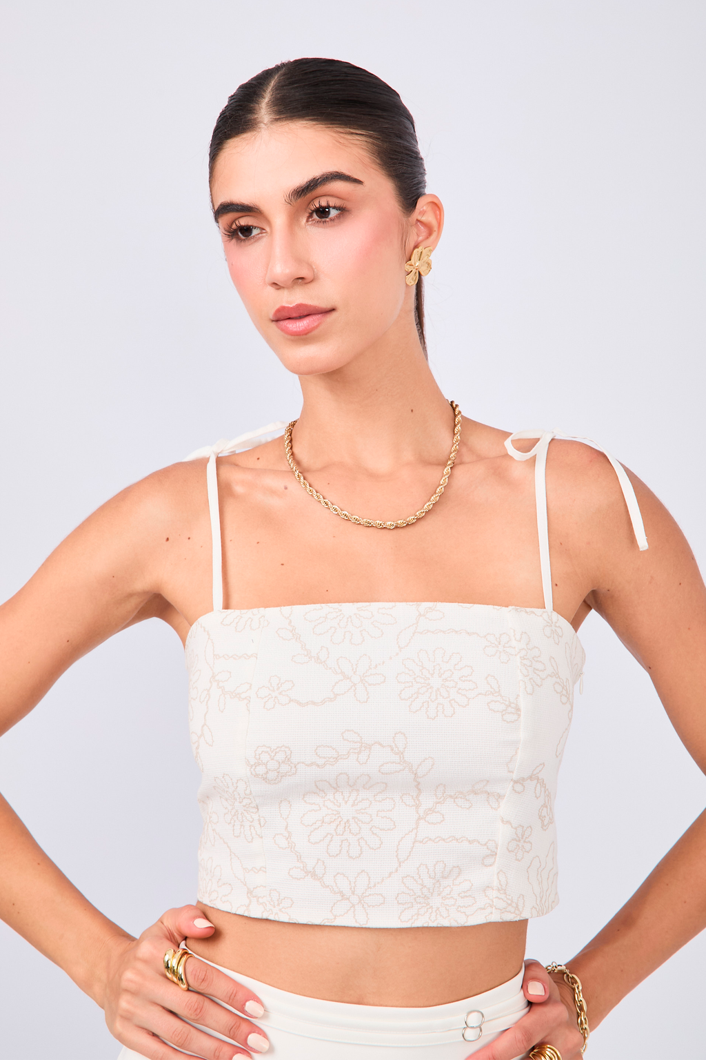 TOP DE ALGODON CON TIRANTES Y DETALLES BORDADOS - ALMA