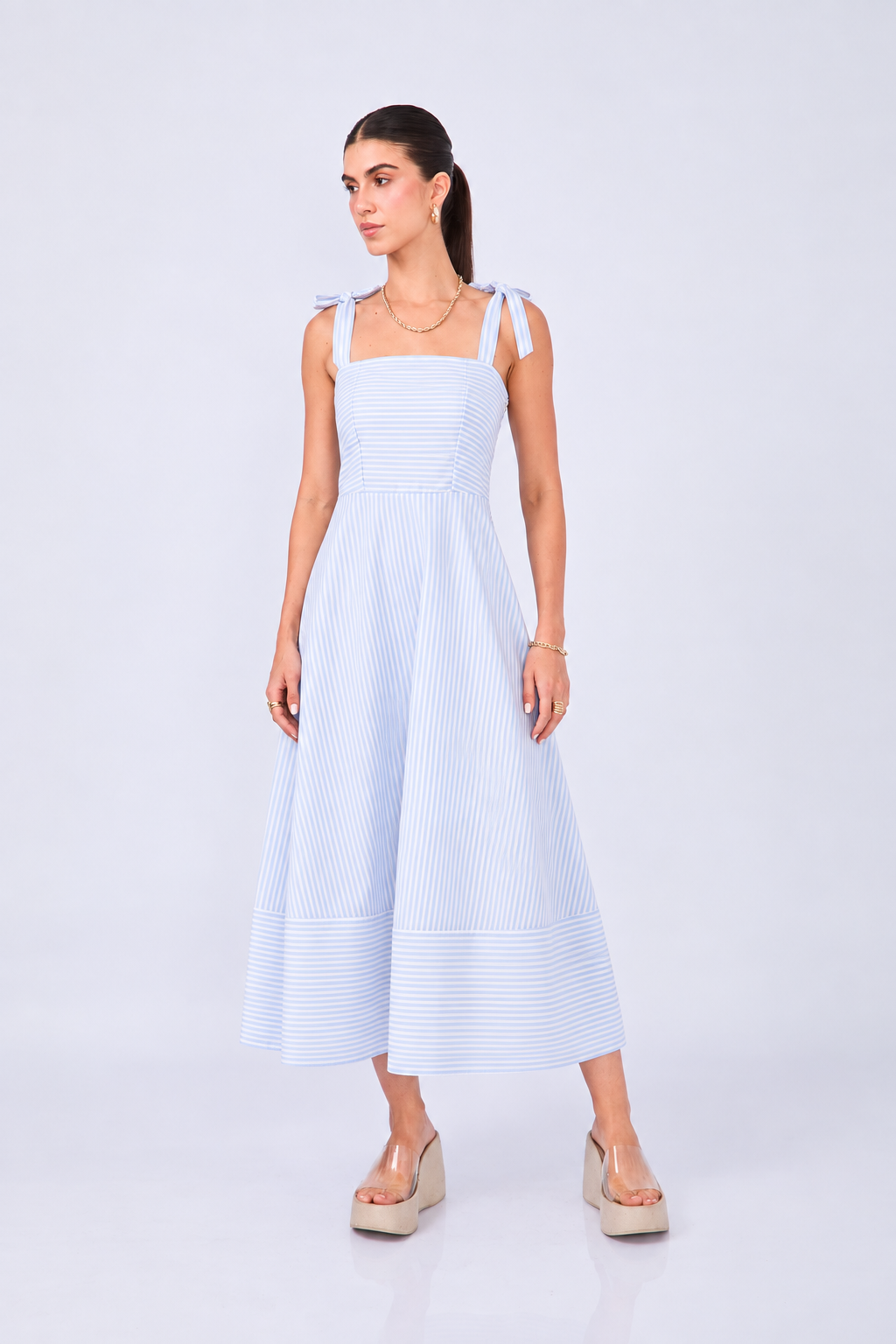 VESTIDO MIDI DE TIRAS DE POPELINA RAYAS CELESTE– CORI