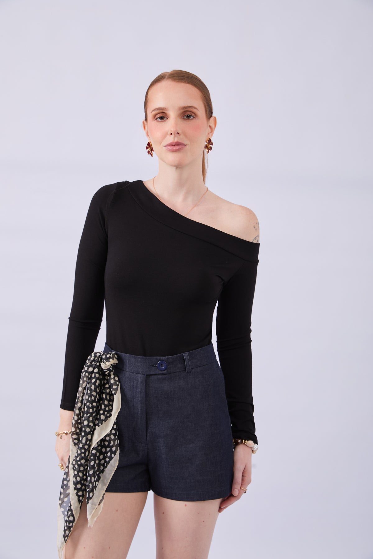 POLO ASIMETRICO NEGRO - VICTORIA