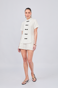 BLUSA DE CUELLO NERU CON BOTONES ORIENTALES PERLA - ENIGMA