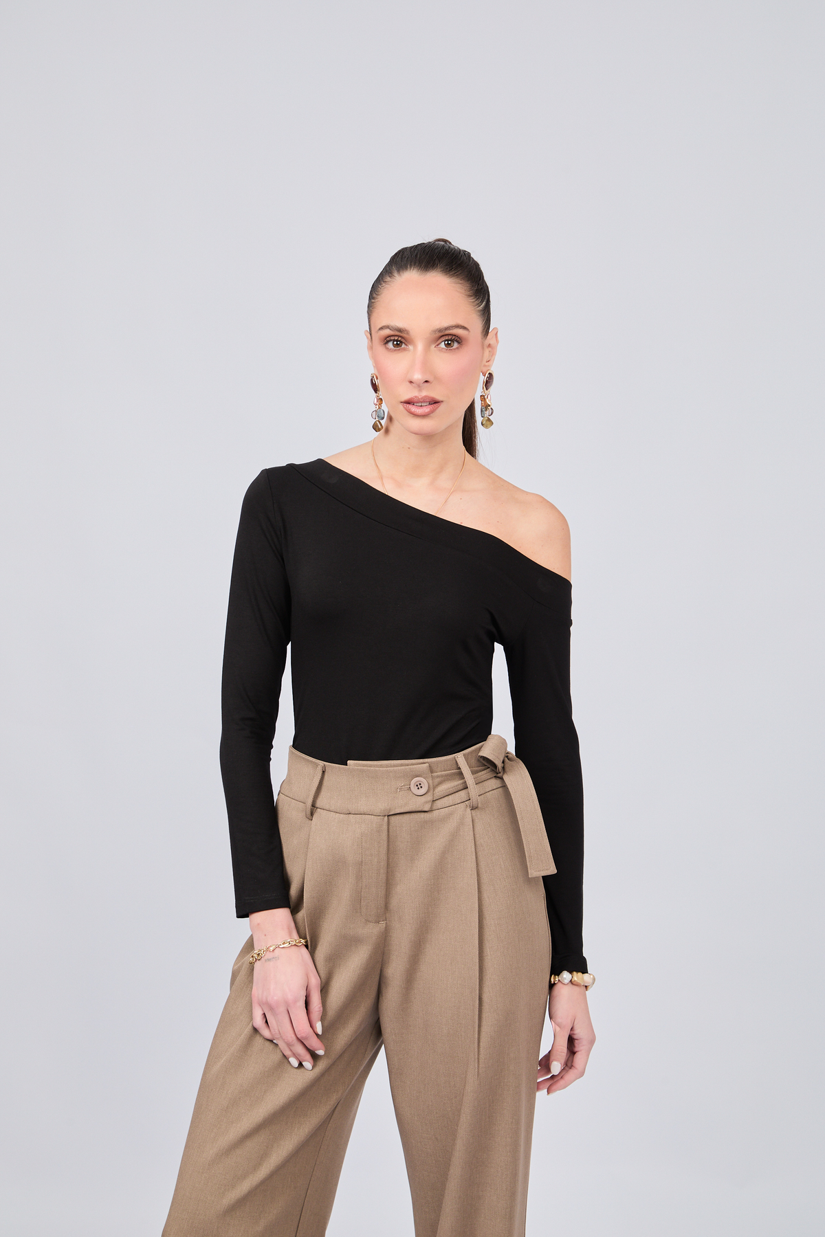 POLO DE ESCOTE ASIMETRICO MANGA LARGA NEGRO - VICTORIA