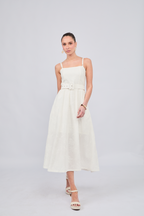 VESTIDO CON CORREA Y TIRAS REMOVIBLES CON BOLSILLOS LABRADO BLANCO - CAISSA