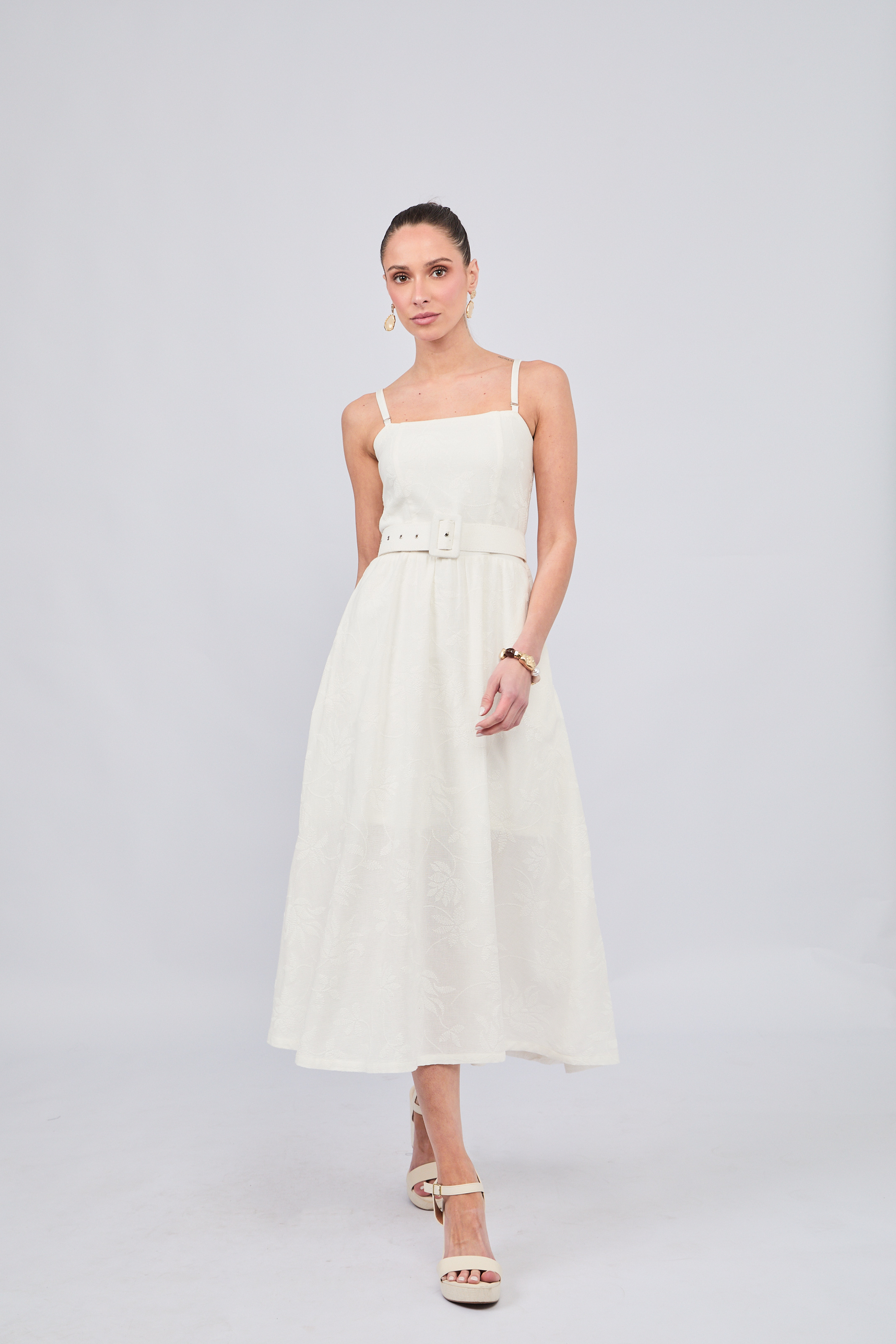 VESTIDO CON CORREA Y TIRAS REMOVIBLES CON BOLSILLOS LABRADO BLANCO - CAISSA