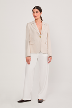 BLAZER SASTRERO ENTALLADO CON BOTON METALICO BEIGE - KAJUN