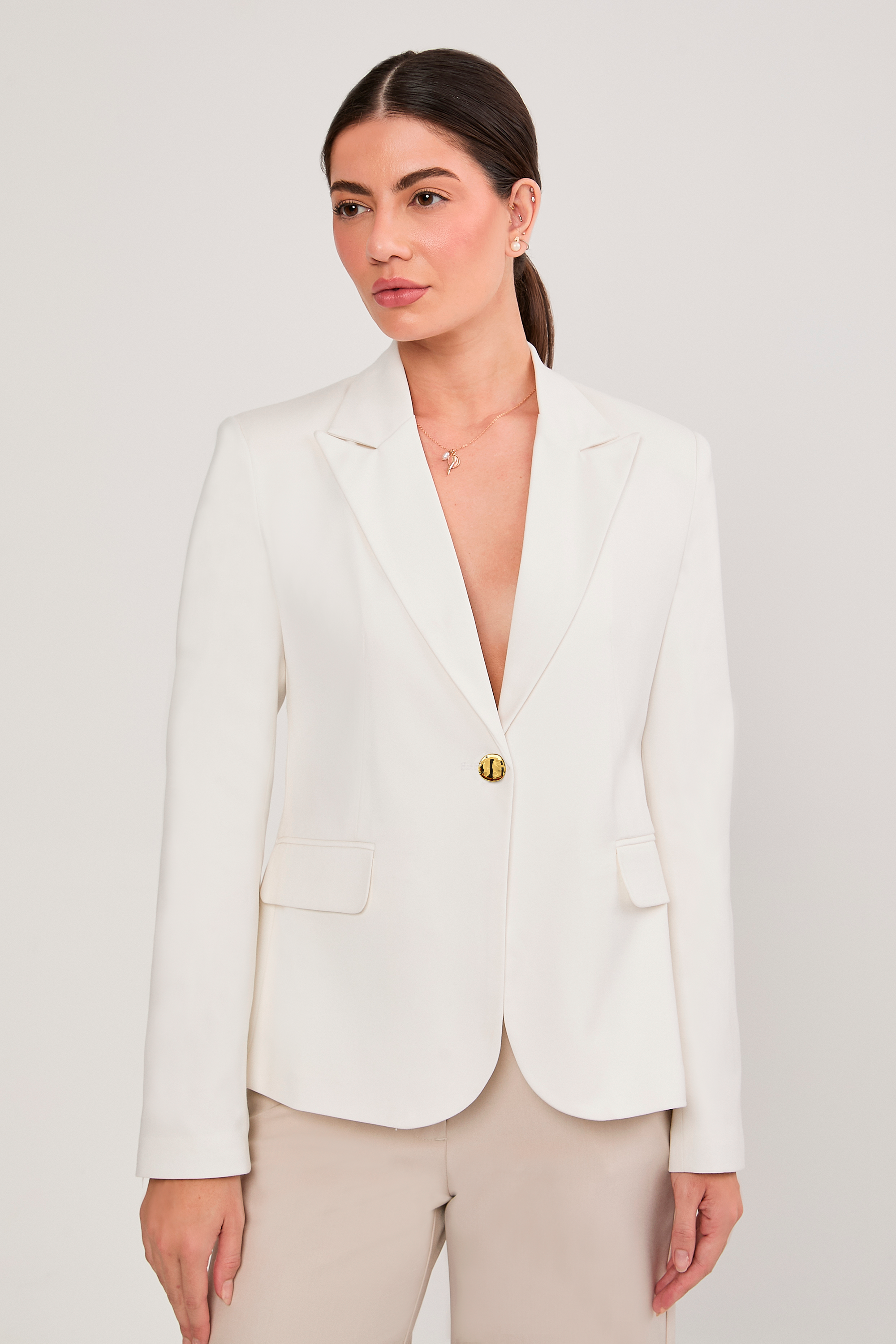 BLAZER SASTRERO ENTALLADO CON BOTON METALICO PERLA - KAJUN
