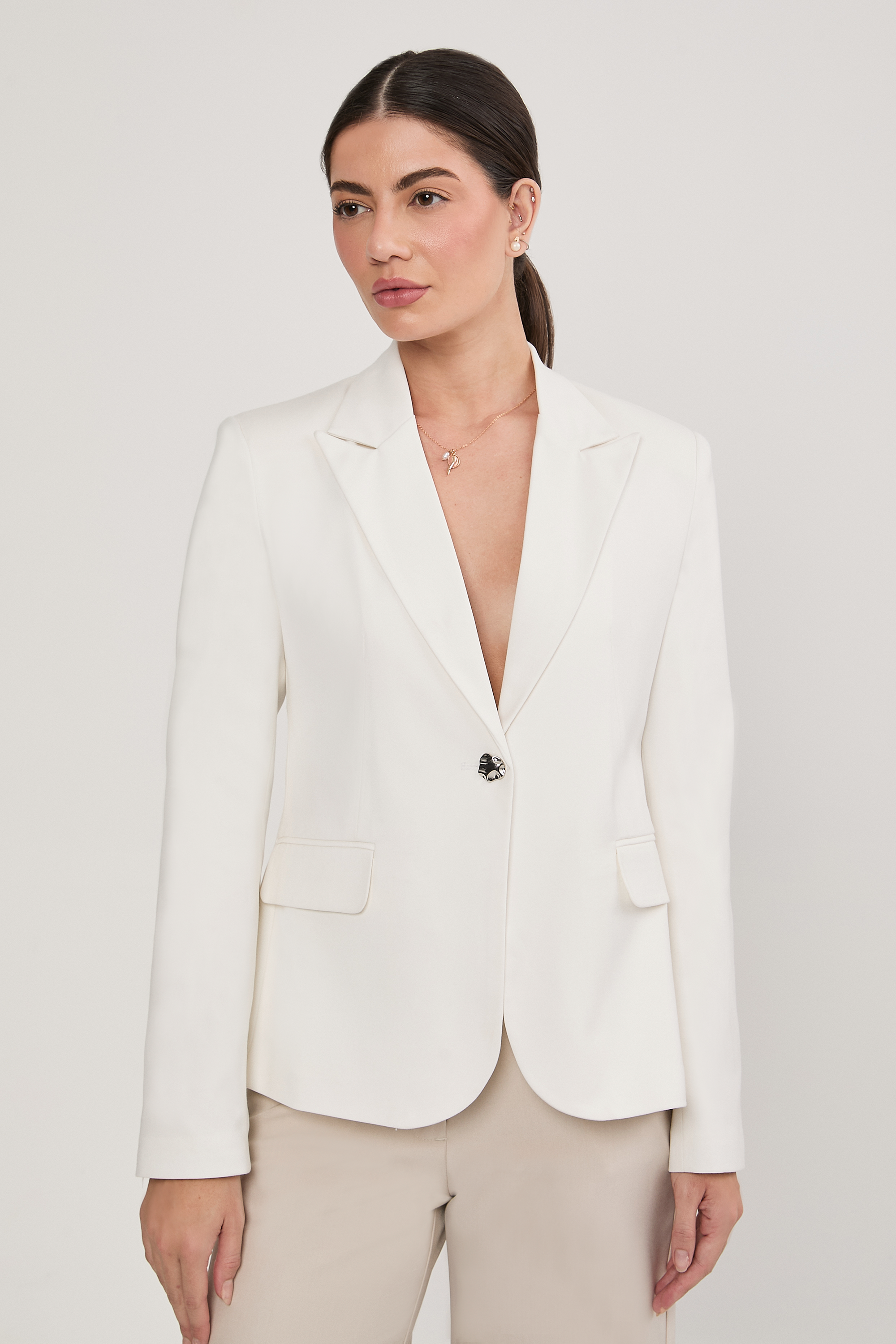 BLAZER SASTRERO ENTALLADO CON BOTON METALICO PERLA - KAJUN [PRE-VENTA]