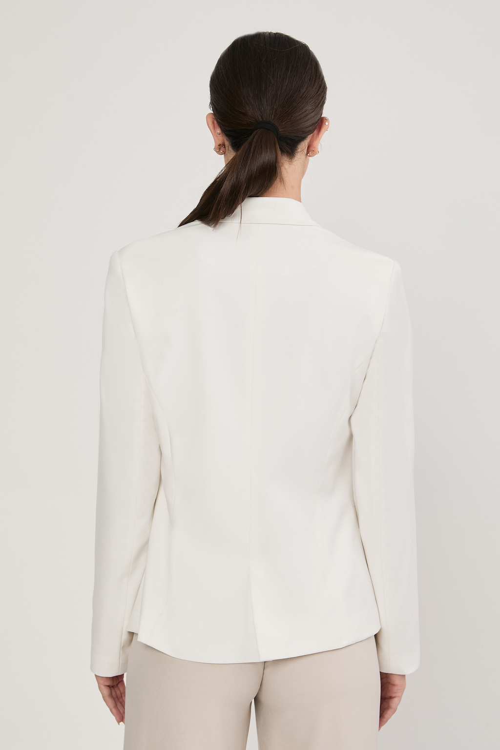 BLAZER SASTRERO ENTALLADO CON BOTON METALICO PERLA - KAJUN [PRE-VENTA]