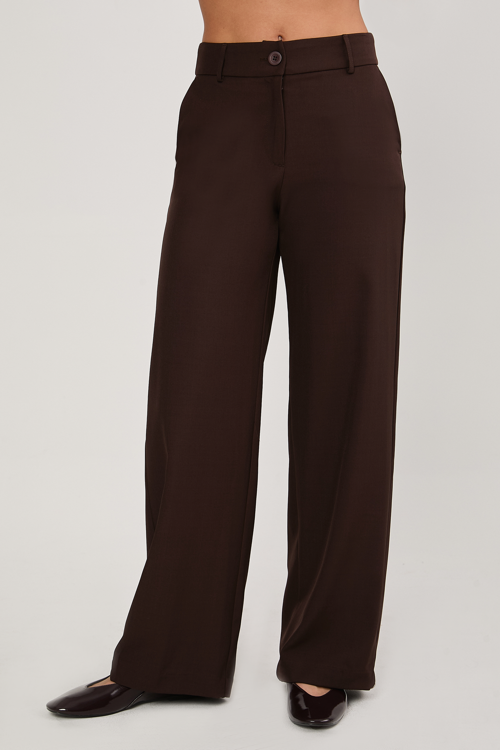 PANTALON SEMI PALAZZO CON BOLSILLOS LATERALES MARRON - DHALIA
