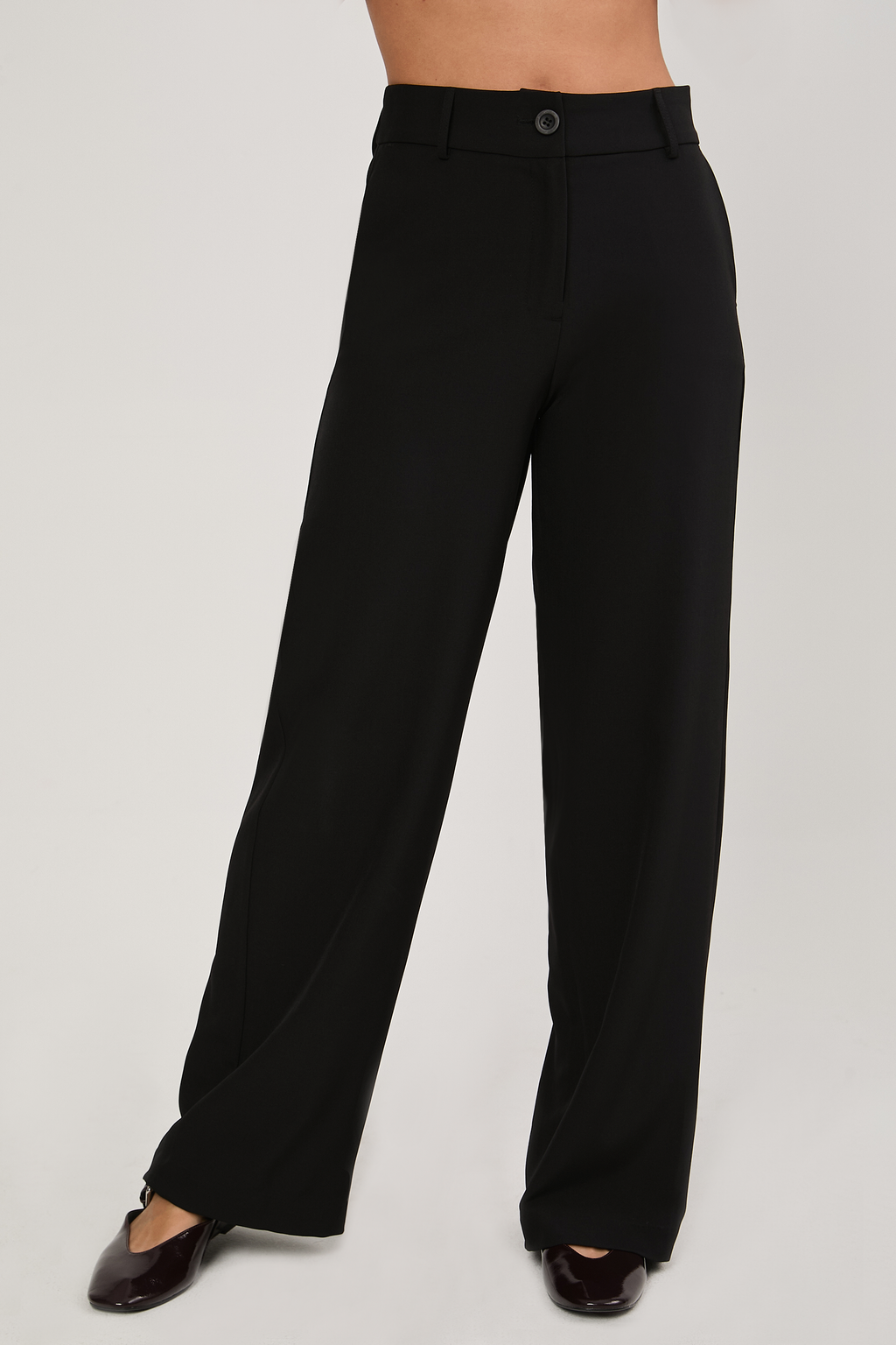 PANTALON SEMI PALAZZO CON BOLSILLOS LATERALES NEGRO - DHALIA