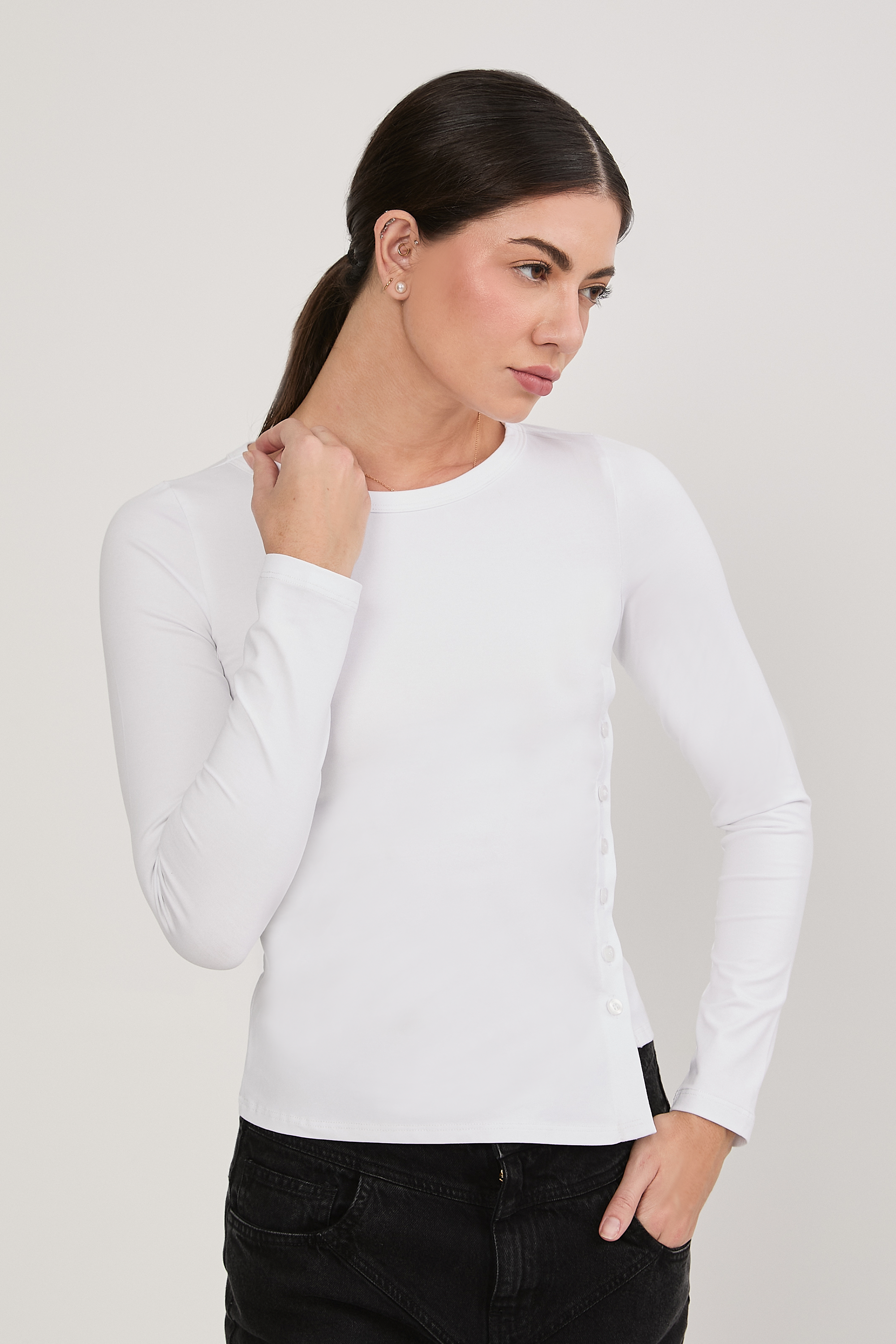 POLO MANGA LARGA CON BOTONES LATERALES BLANCO - MAIA