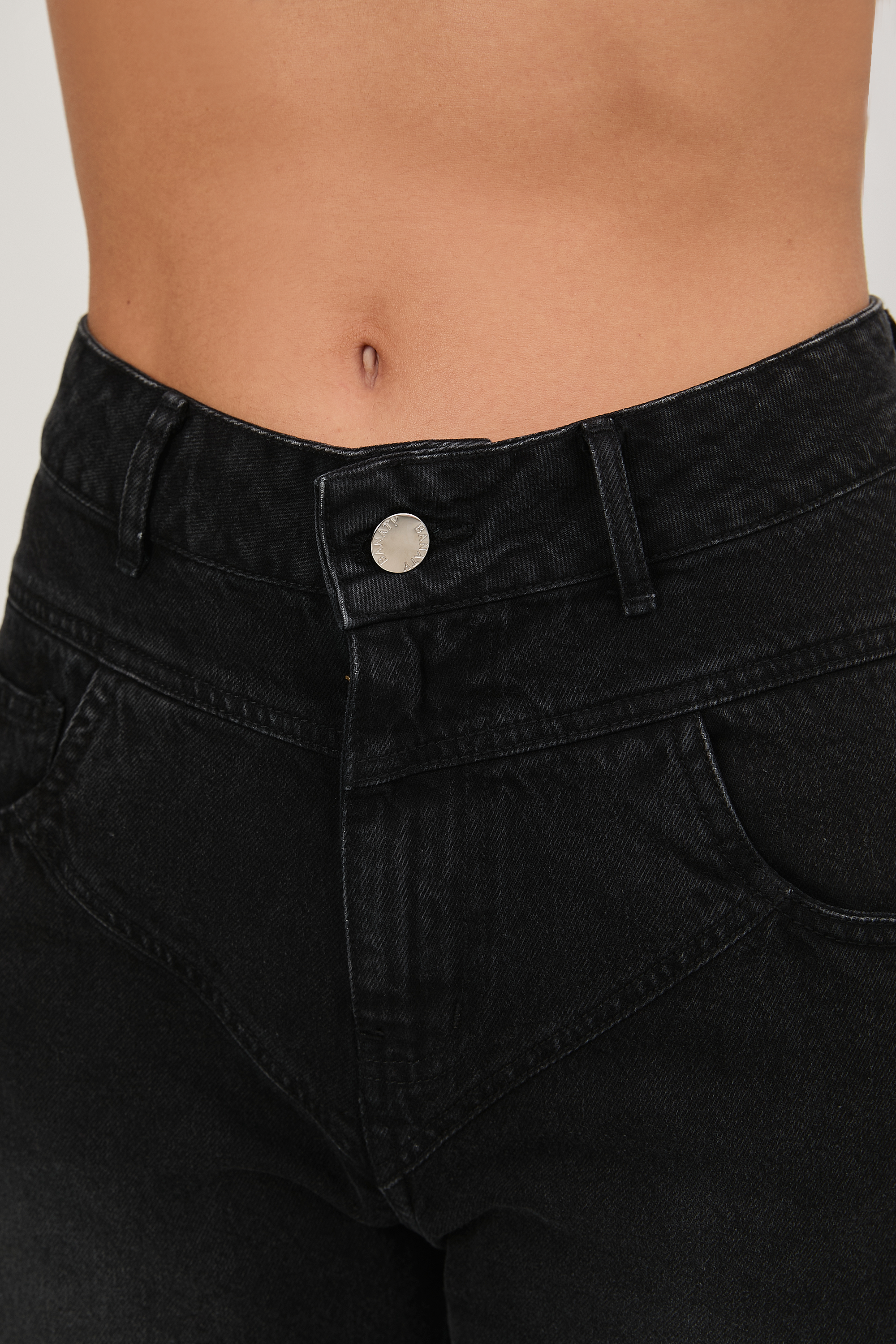 PANTALÓN JEAN RECTO SEMI ENTALLADO NEGRO - VICTORIA