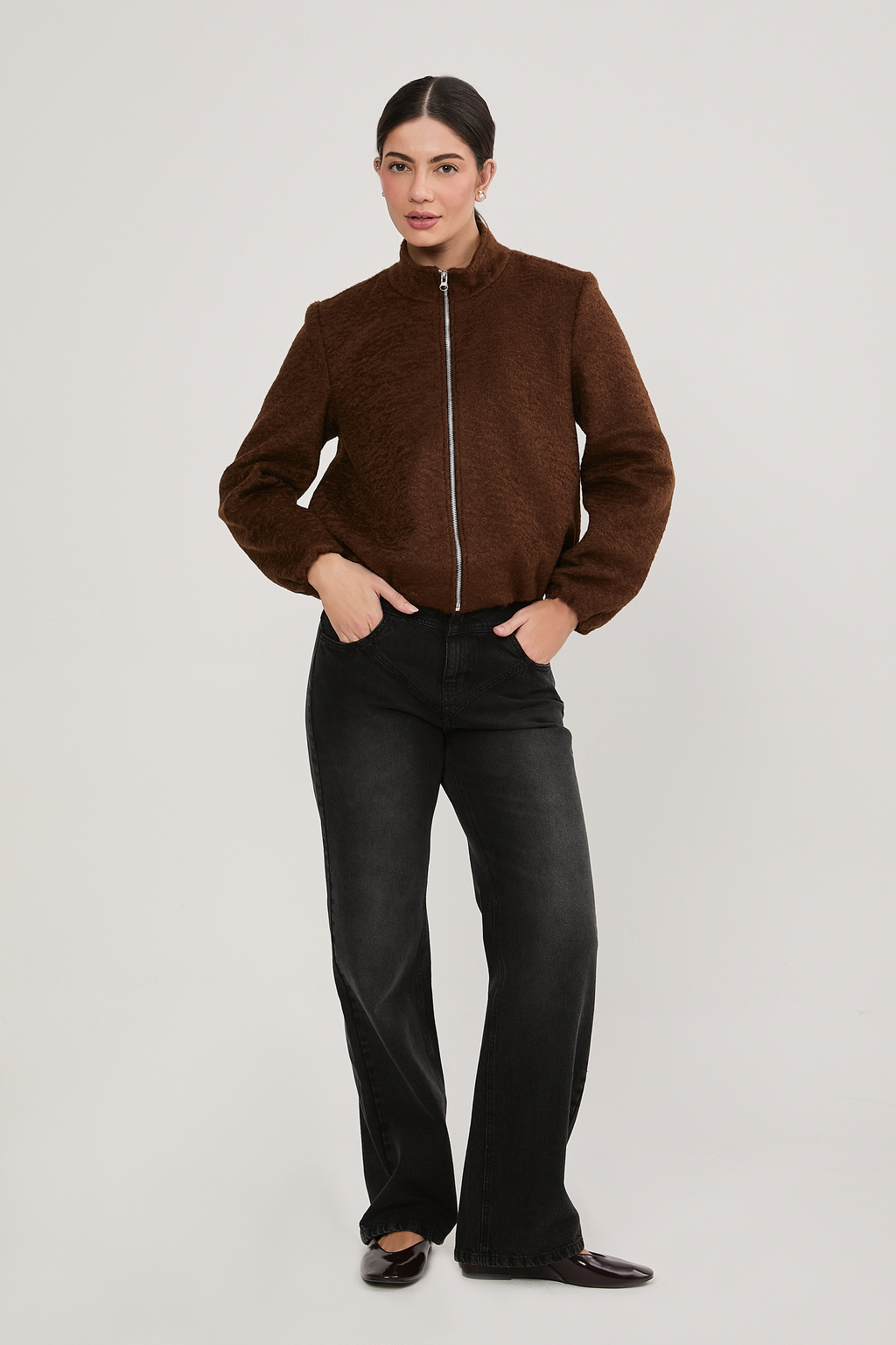 CASACA BOMBER CON CUELLO ALTO MARRÓN - MOON