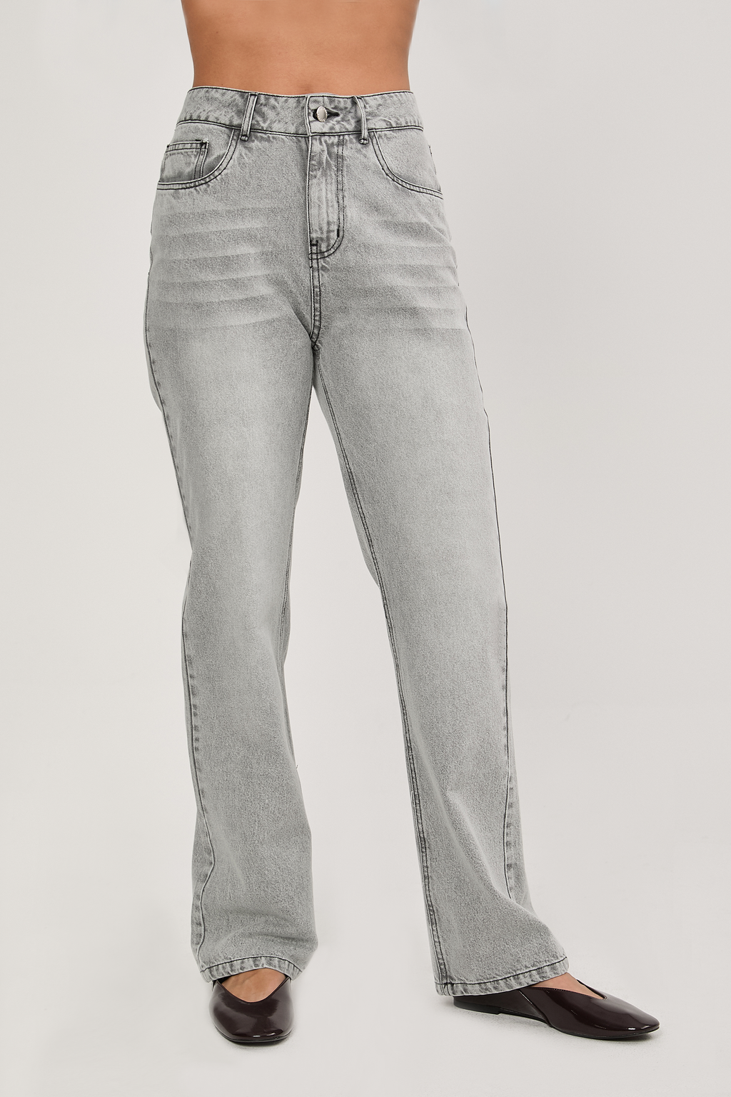 PANTALÓN JEAN RECTO CLÁSICO GRIS - CAYETANA