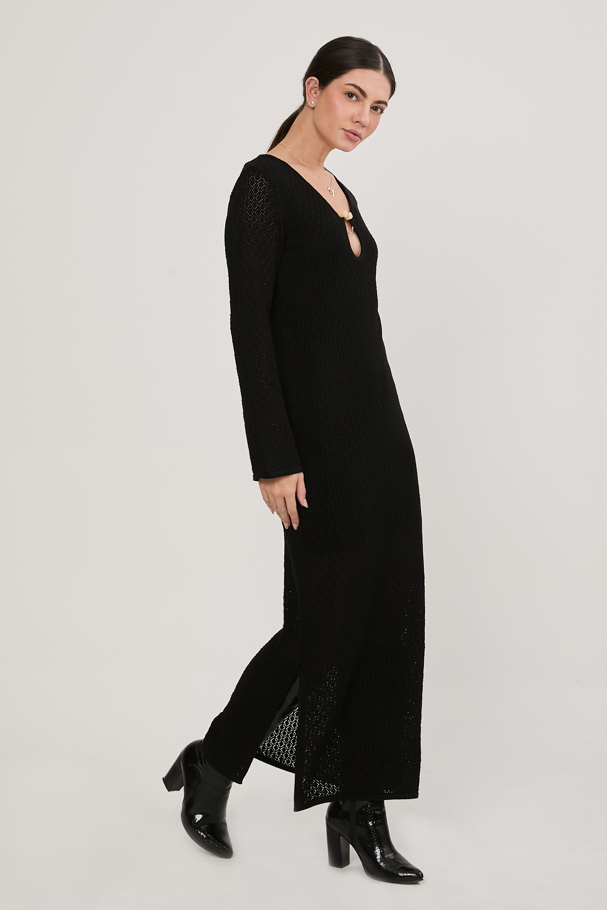 VESTIDO TEJIDO CON ESCOTE NEGRO - BALI