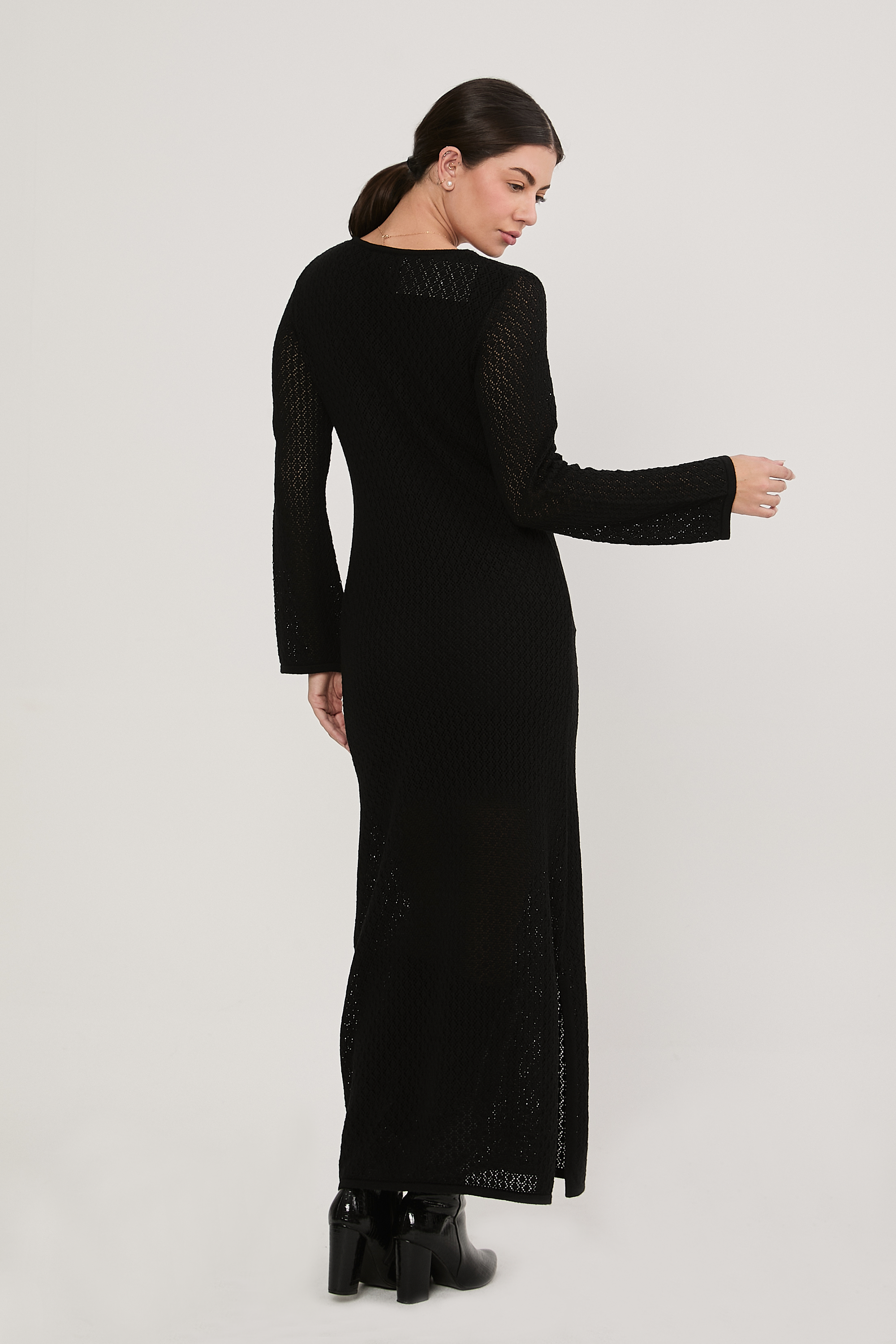 VESTIDO TEJIDO CON ESCOTE NEGRO - BALI