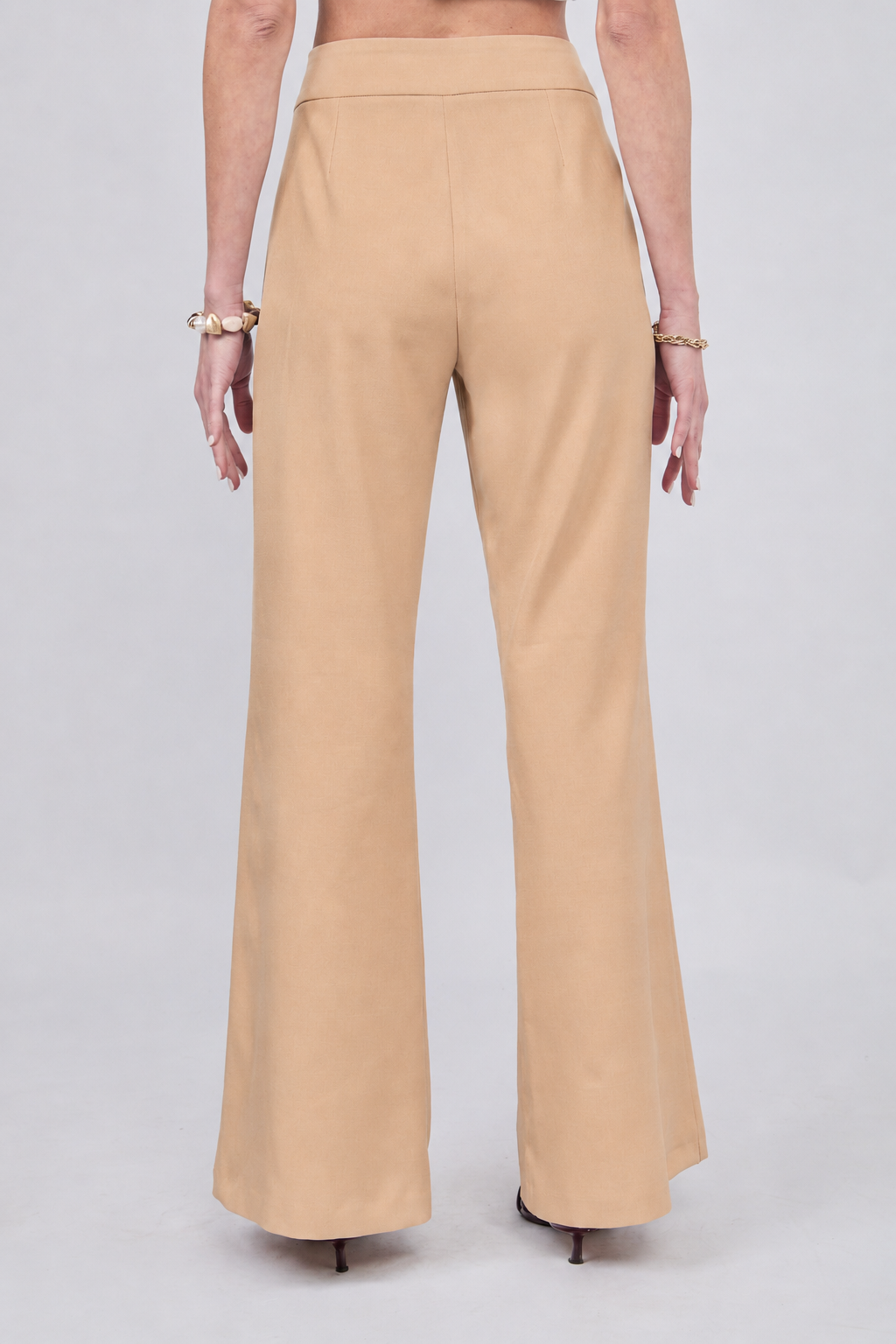 PANTALÓN FLARE SASTRE CON BOLSILLOS A LOS LATERALES CAMEL - ENROQUE
