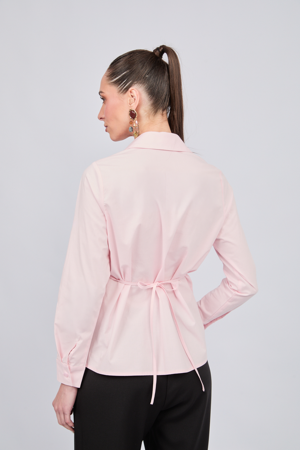 BLUSA CON CUELLO CAMISERO Y PINZAS DELANTERAS ROSA - ALFIL