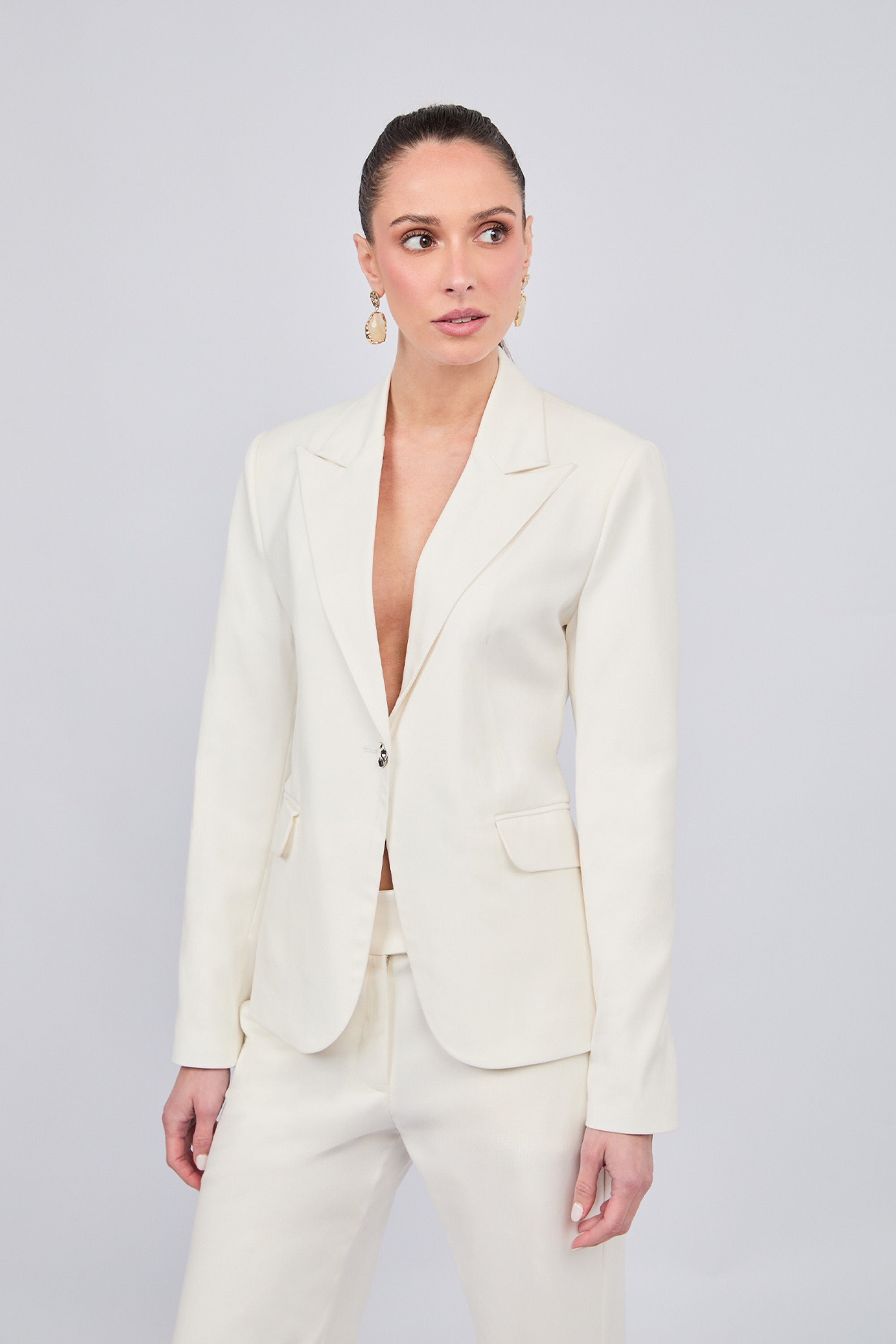 BLAZER SASTRERO ENTALLADO CON BOTON METALICO PERLA - KAJUN