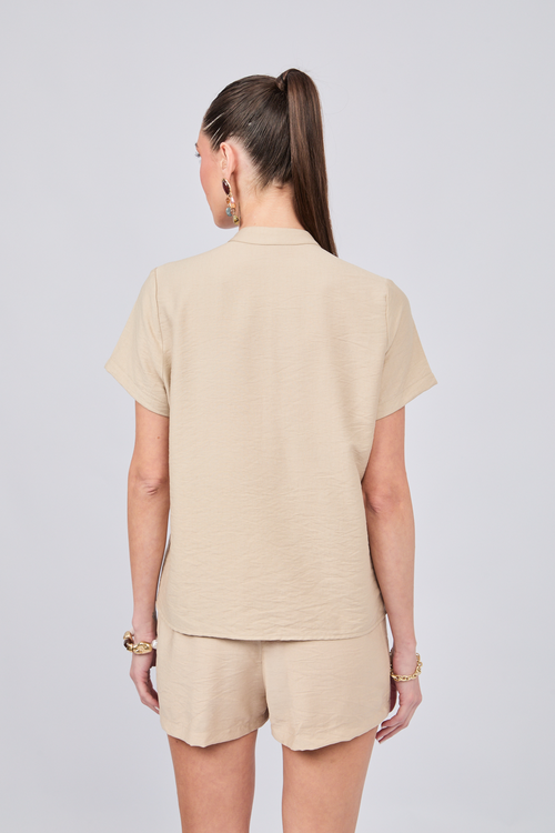 BLUSA DE CUELLO NERU CON BOTONES ORIENTALES BEIGE - ENIGMA