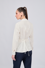 BLUSA CON CUELLO CAMISERO Y PINZAS DELANTERAS PERLA - ALFIL