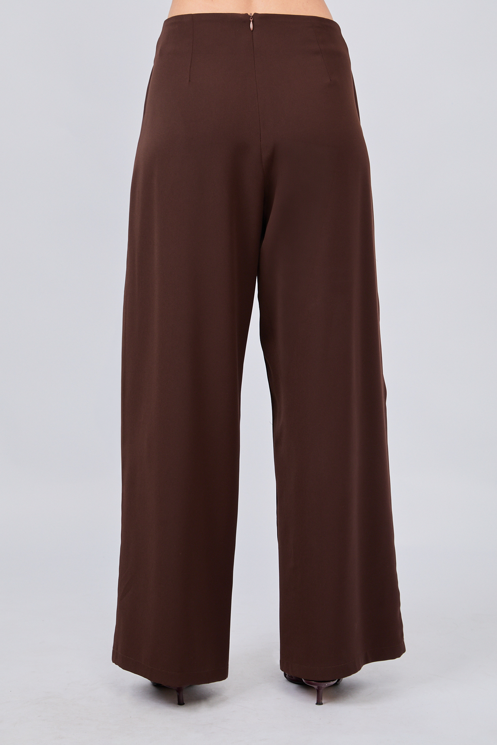 PANTALÓN SASTRERO CON PINZAS Y TIRANTES REGULABLE MARRÓN - GAMBITO
