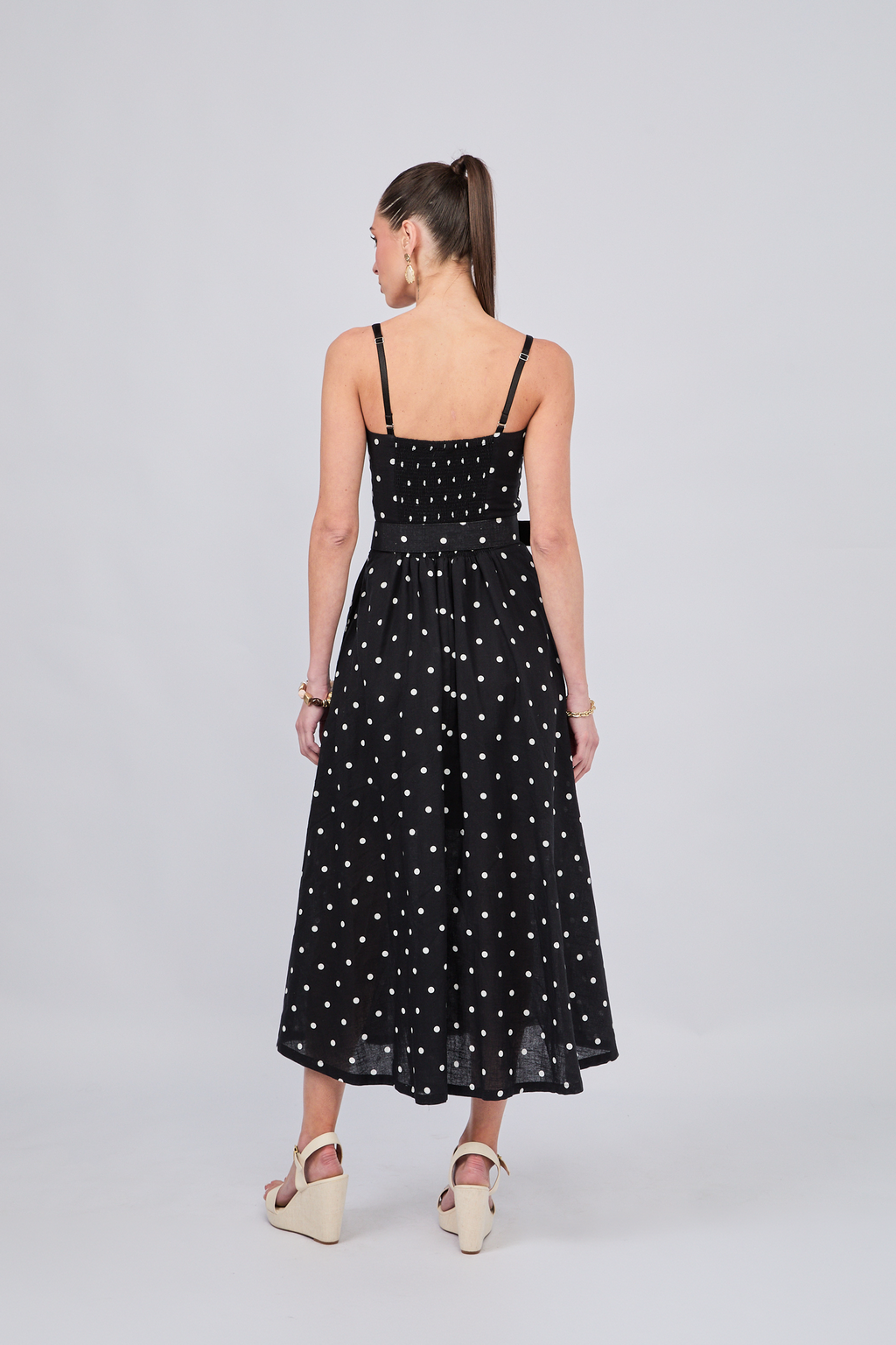 VESTIDO CON CORREA Y TIRAS REMOVIBLES CON BOLSILLOS NEGRO PUNTOS PERLA  - CAISSA